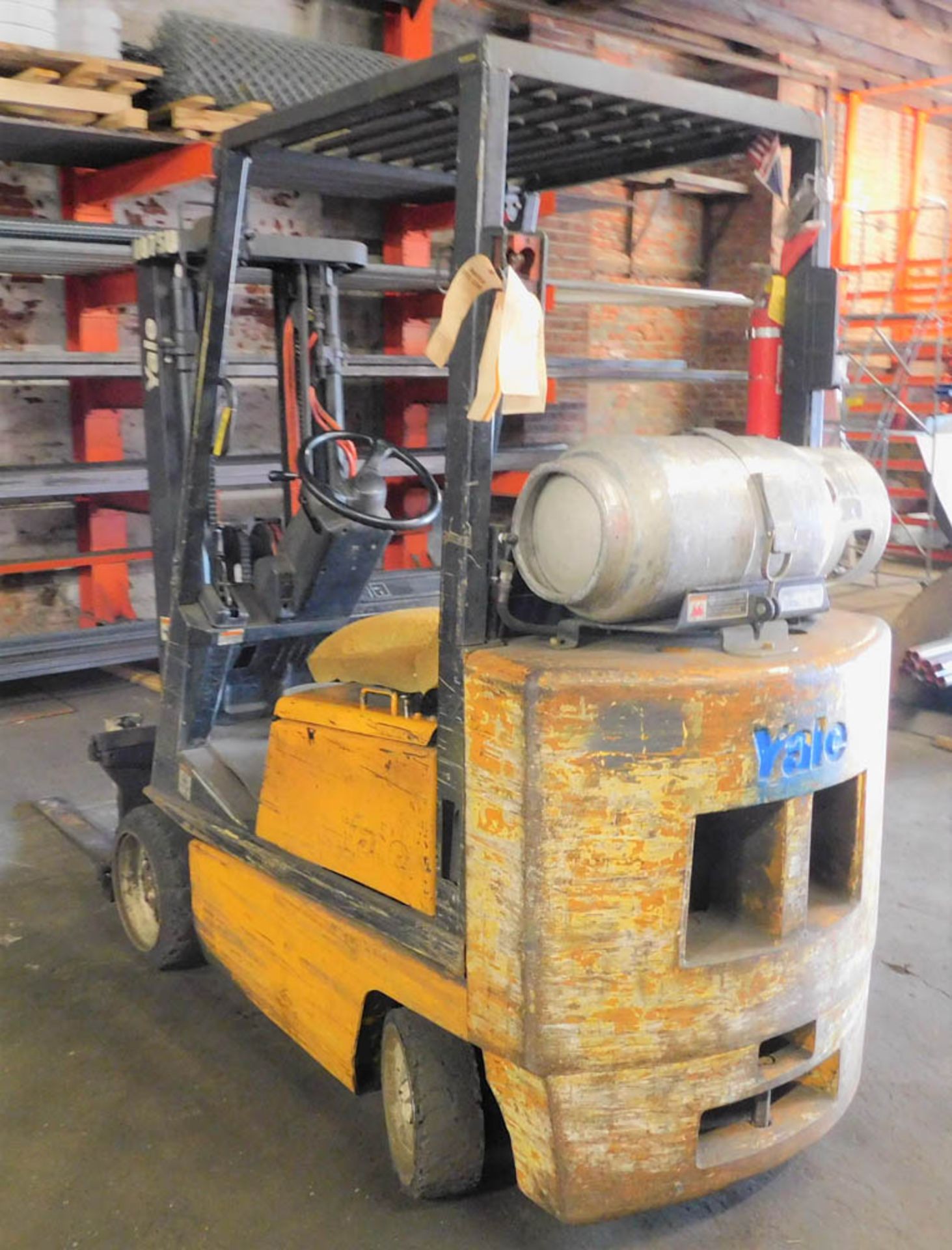 YALE MDL. GLL040AFNUAE076LPS 4000# LPG POWERED FORKLIFT, SOLID TIRES, 171" REACH, 3-STAGE MAST, - Image 2 of 5