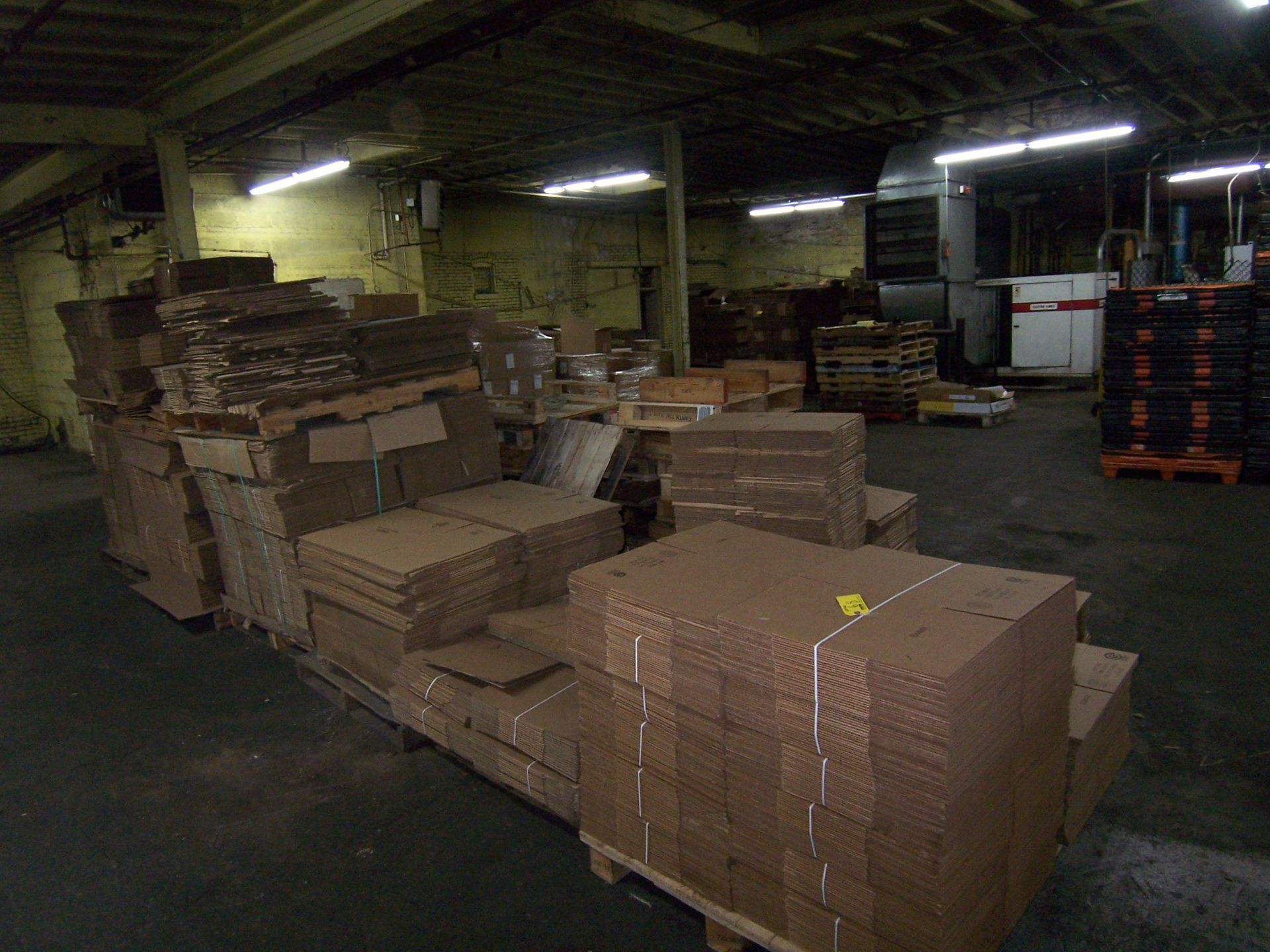 LOT OF ASSORTED CORRUGATED CARTONS