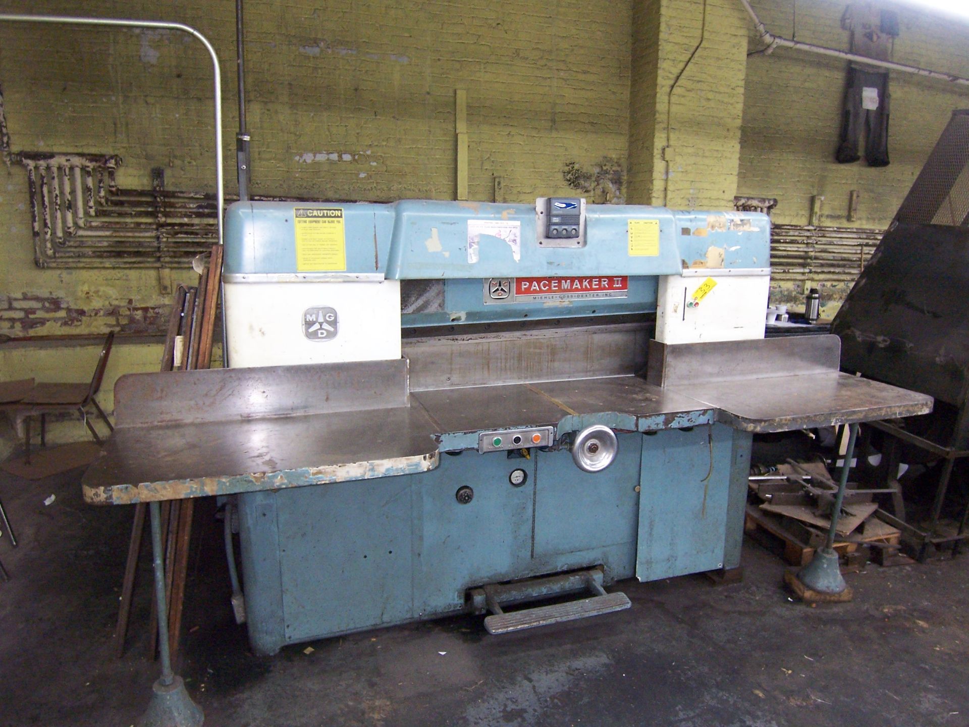 LAWSON MGD 42" PACEMAKER II GUILLOTINE SHEAR WITH MICRO TRACK DIGITAL BACK GAUGE, S/N: CA1559 - Image 2 of 3