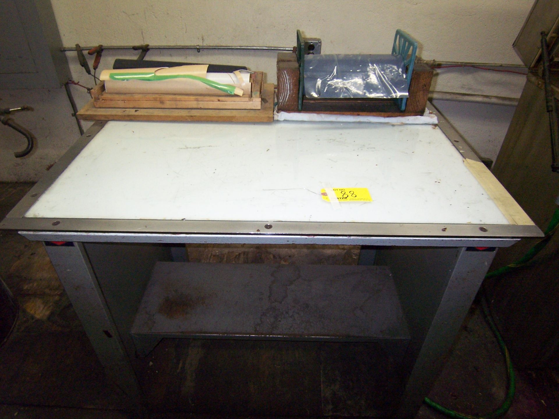 30" X 40" NUARC LIGHT TABLE