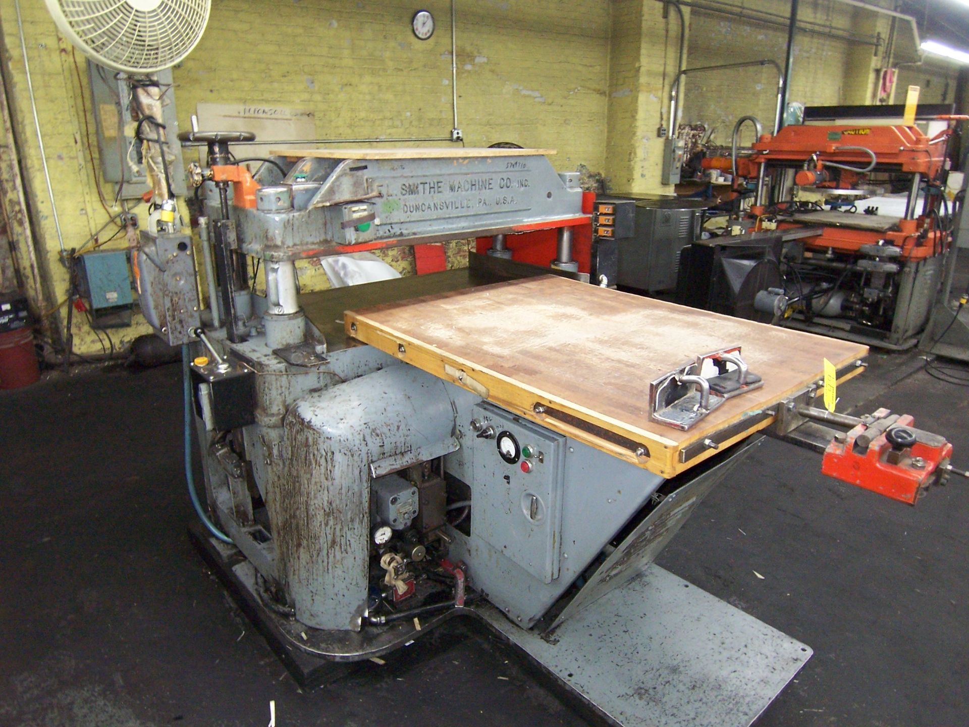 F.L. SMITHE CHAMPION HP HYDRAULIC DIE CUTTER, 28" X 42-1/2" BOTTOM PLATER AREA, 24" X 42-1/2" TOP - Image 2 of 3