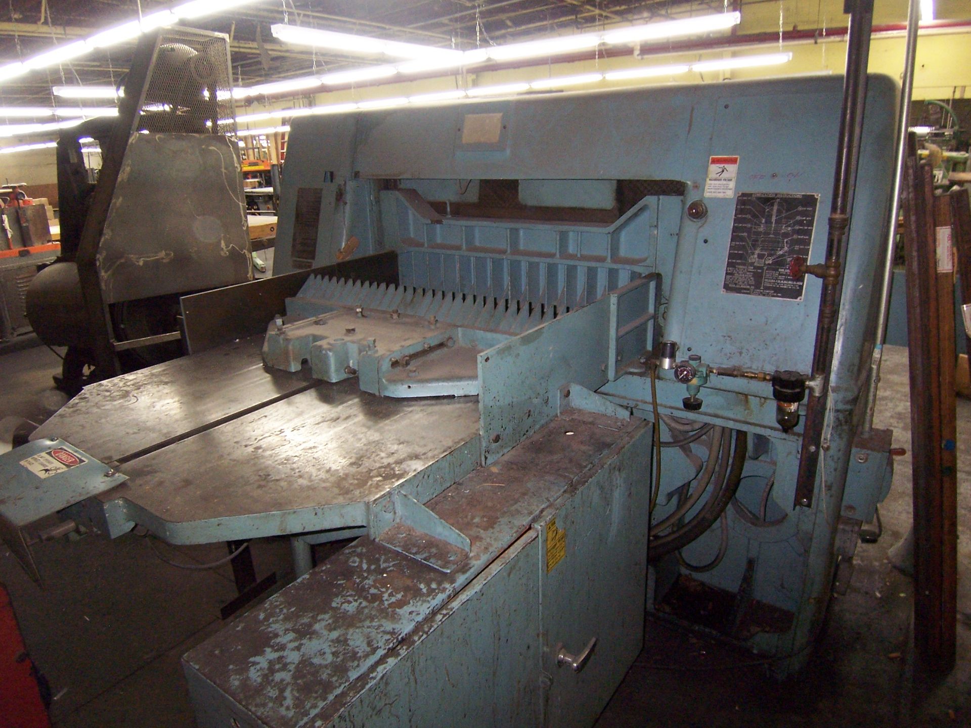 LAWSON MGD 42" PACEMAKER II GUILLOTINE SHEAR WITH MICRO TRACK DIGITAL BACK GAUGE, S/N: CA1559 - Image 3 of 3