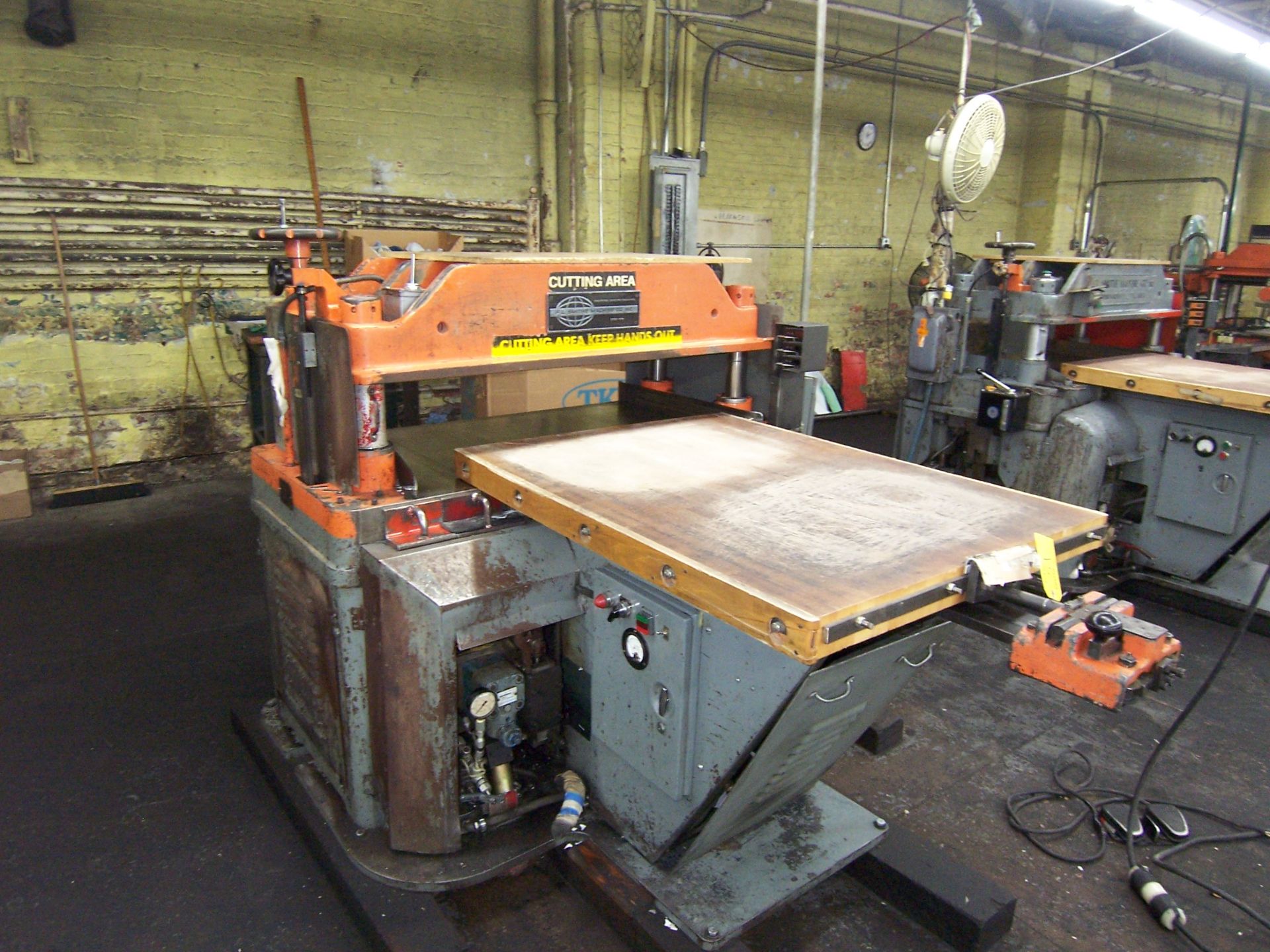 F.L. SMITHE CHAMPION HP HYDRAULIC DIE CUTTER, 28" X 42-1/2" BOTTOM PLATER AREA, 24" X 42-1/2" TOP - Image 2 of 3