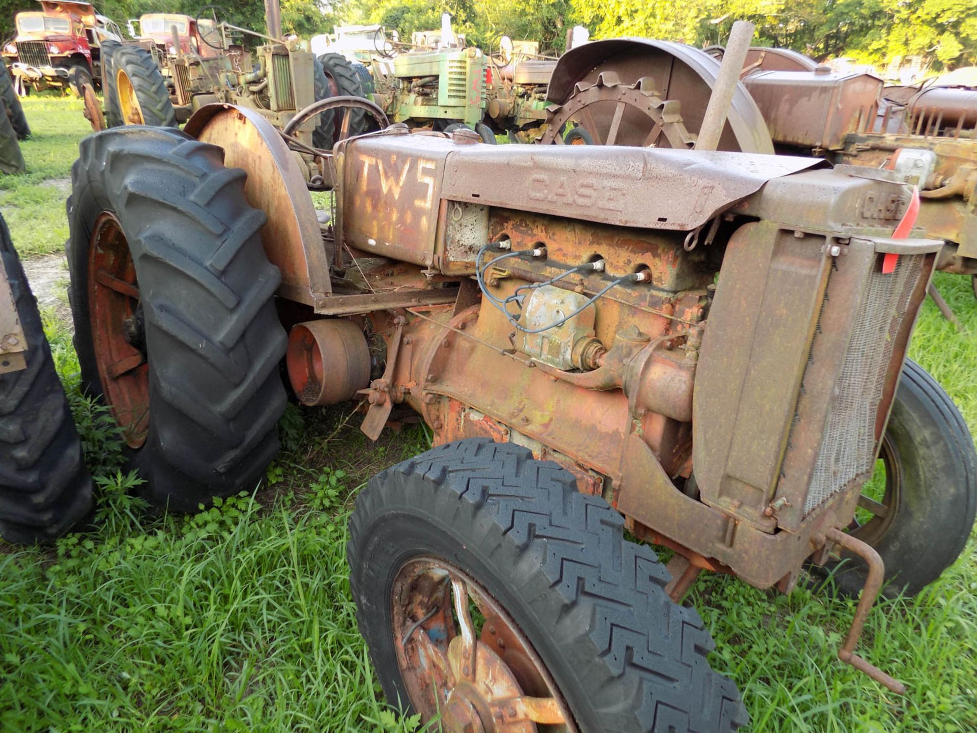 CASE WIDE FRONT MID 1930'S ON RUBBER - Image 2 of 2