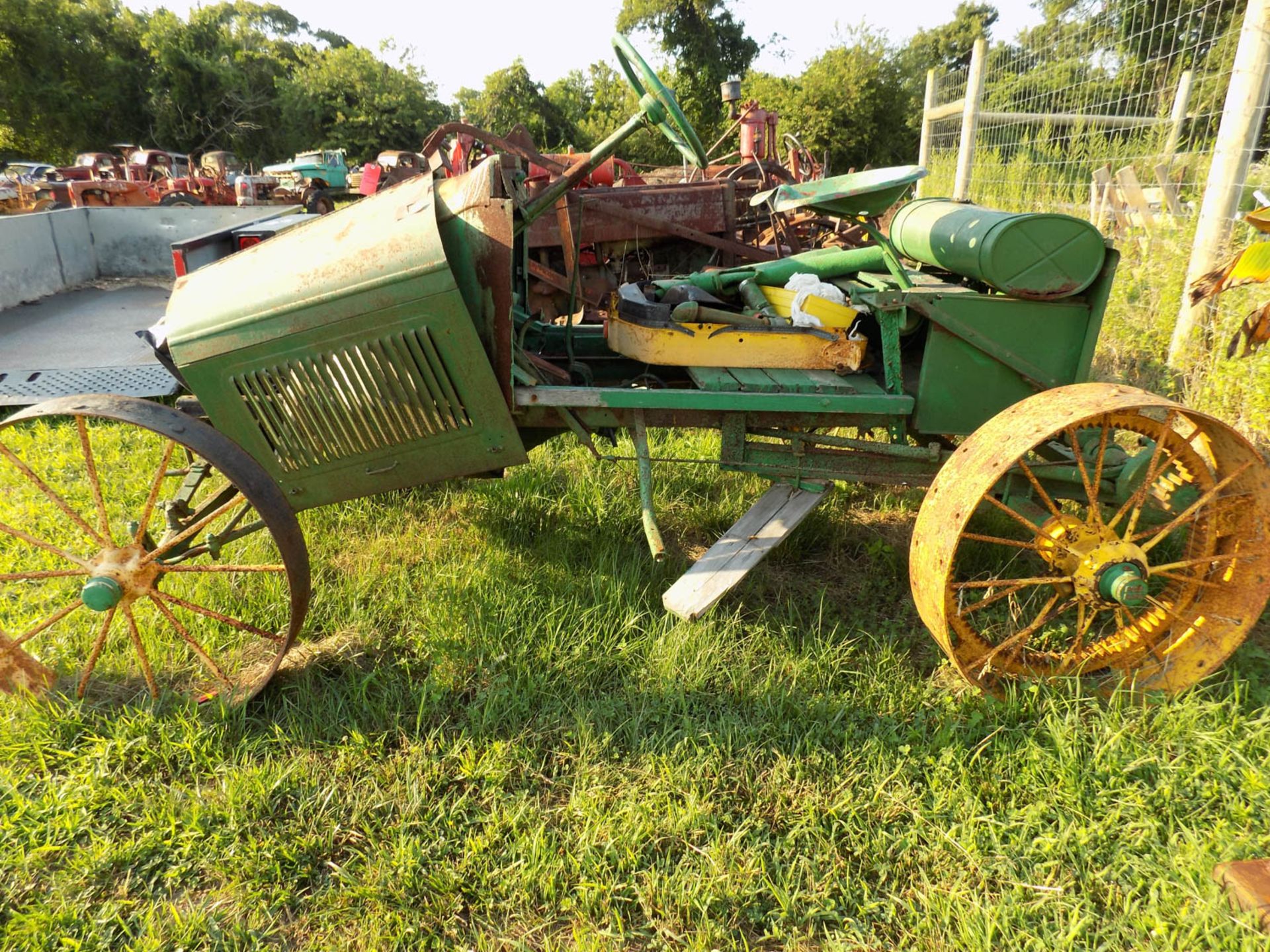 MODEL T TRACTOR - Image 2 of 2