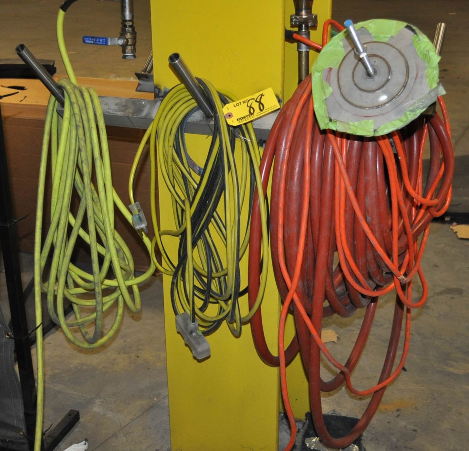 LOT OF ASSORTED AIR HOSE & EXTENSION CORDS