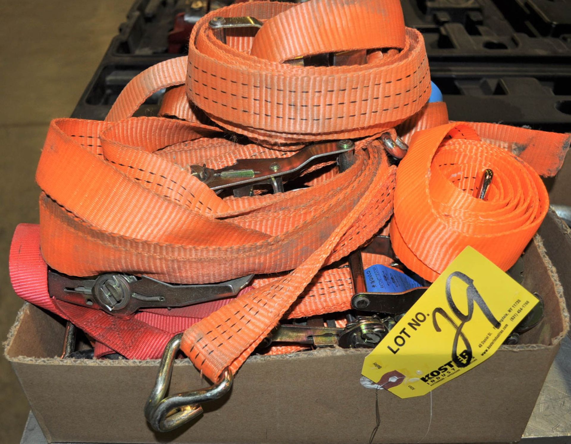 LOT OF ASSORTED TIE DOWN STRAPS