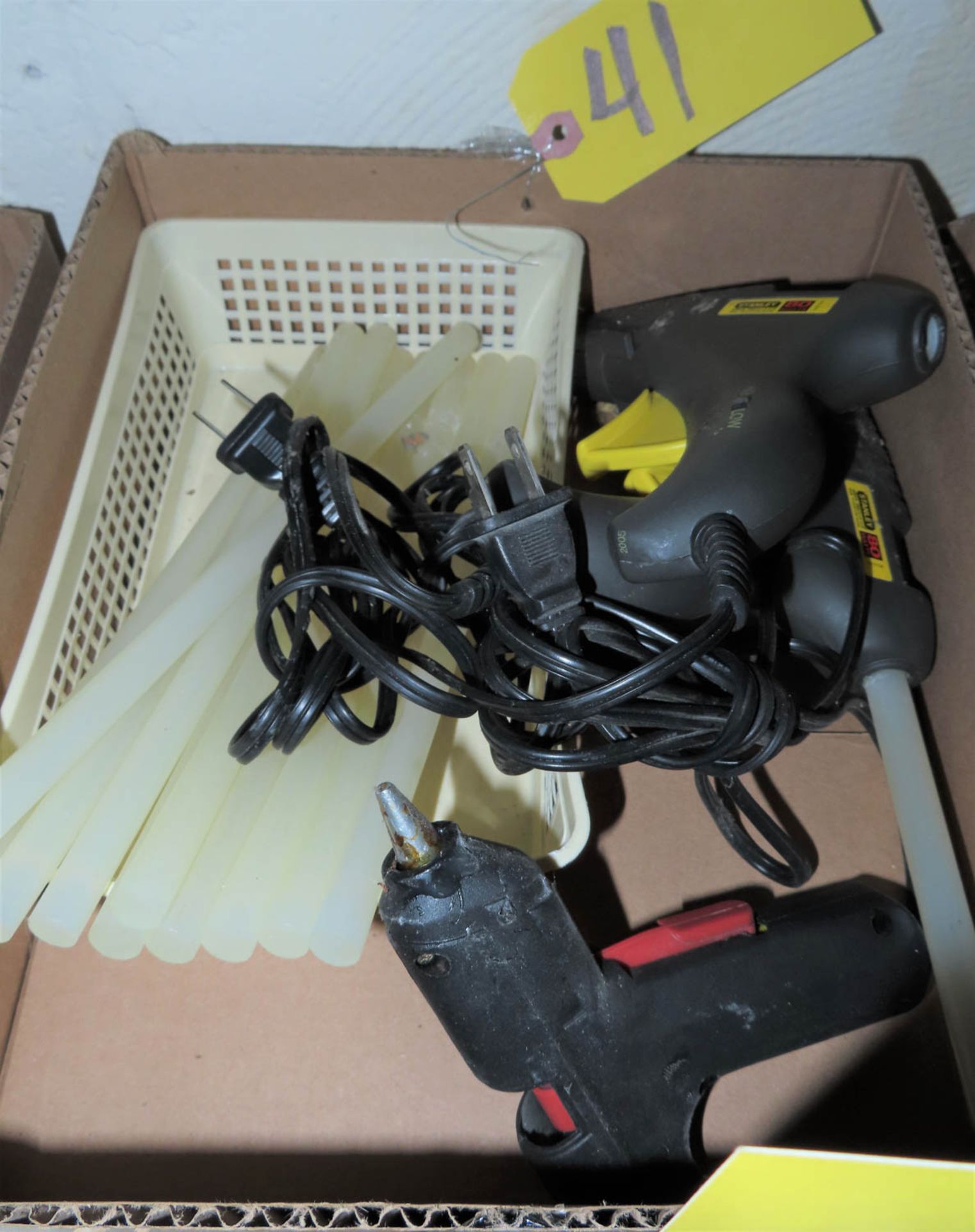 ASSORTED GLUE GUNS