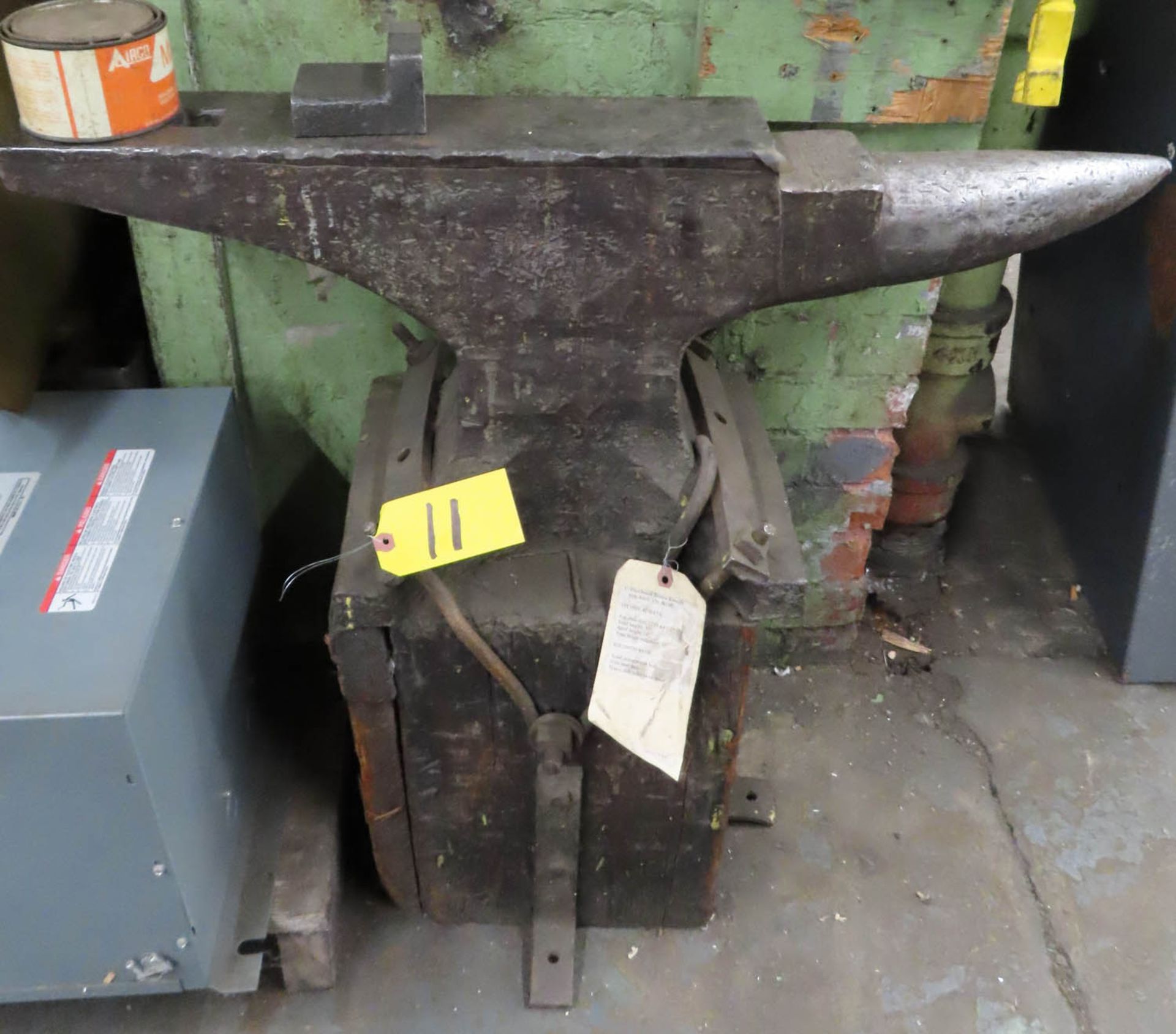 VINTAGE TRENTON WROUGHT ANVIL, 278lbs, 21" PLATE SIZE, 33" TOTAL LENGTH, 14" HEIGHT, S/N: A61482