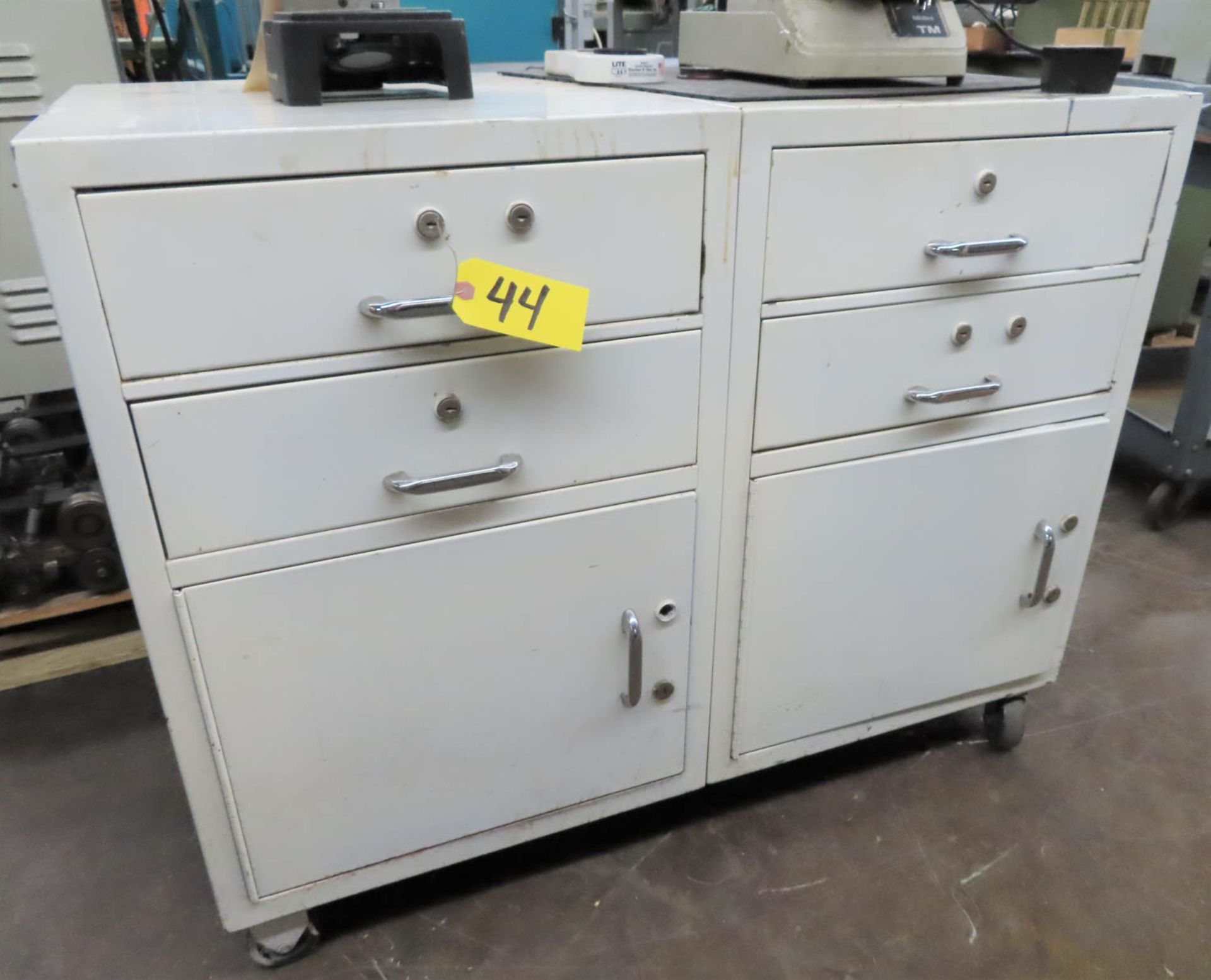 4 DRAWER 2 DOOR ROLLING CABINET (NO TOP CONTENTS) [ASSET# N/A]