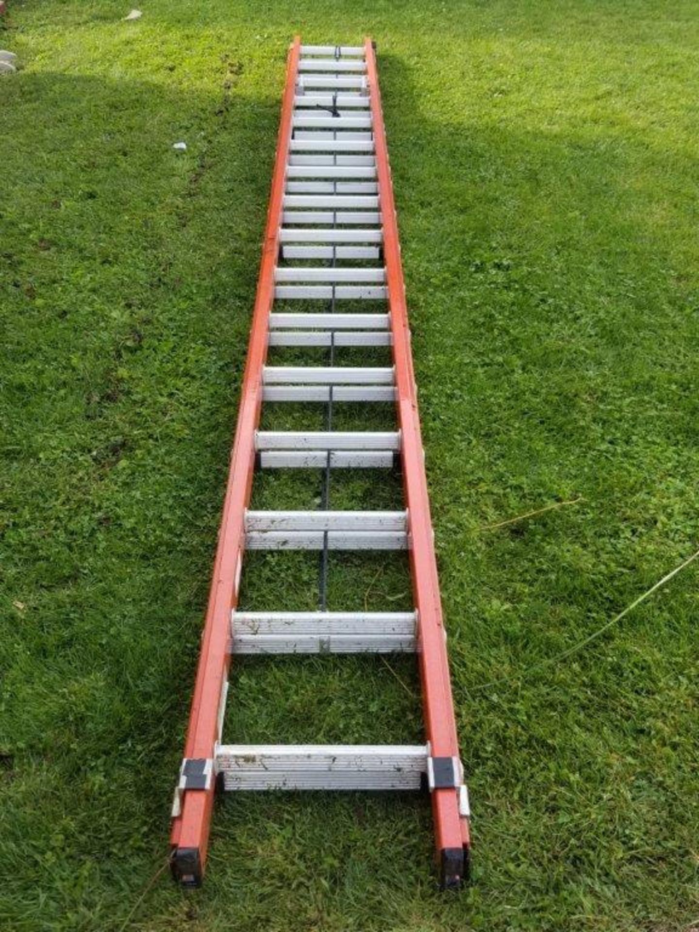 32ft Werner Fiberglass Extension Ladder [Located in Freeport, Long Island]