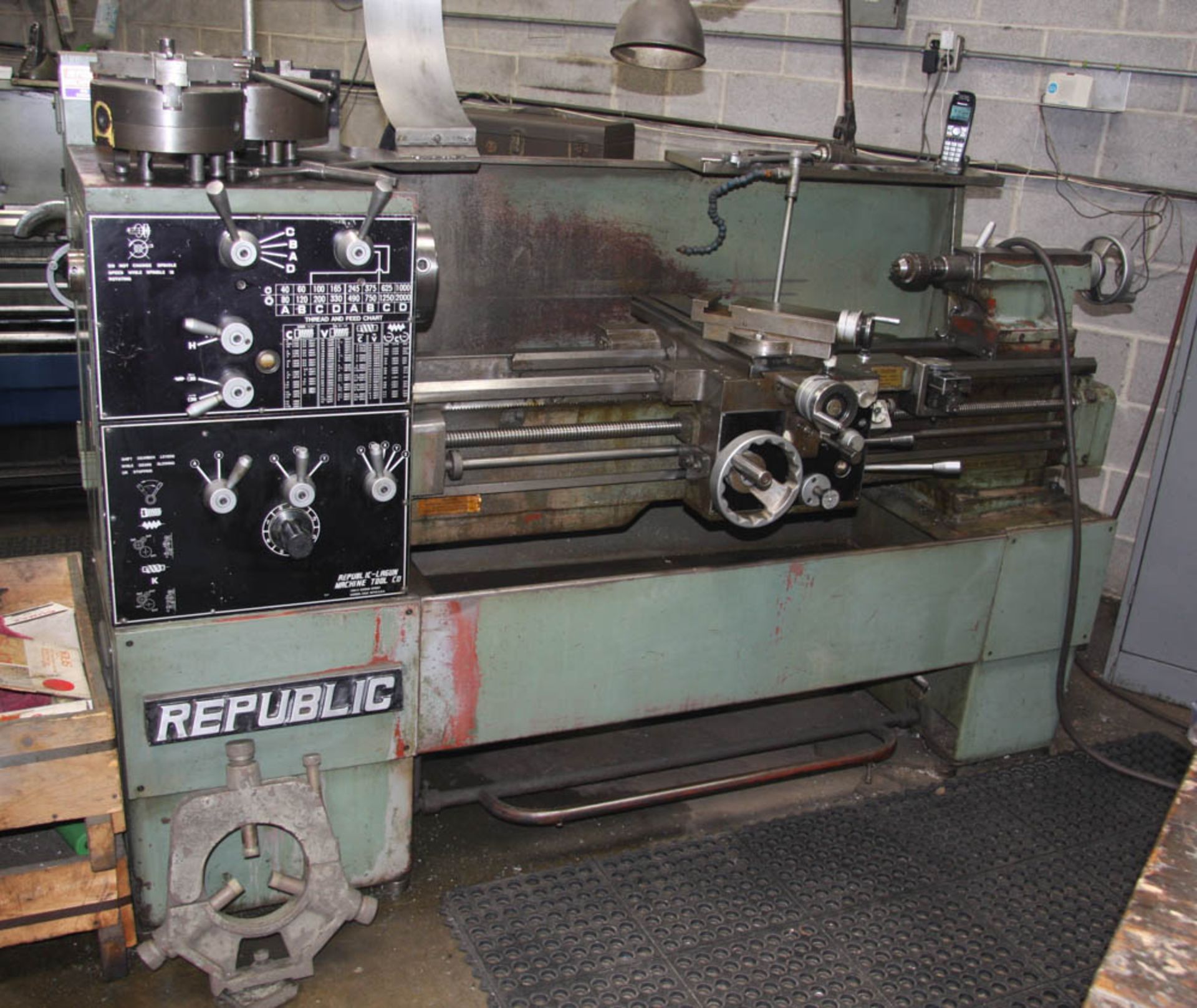 14" X 40" REPUBLIC GAP BED LATHE, APPROXIMATELY 21" SWING THRU GAP, 16 SPINDLE SPEEDS, 40-2000