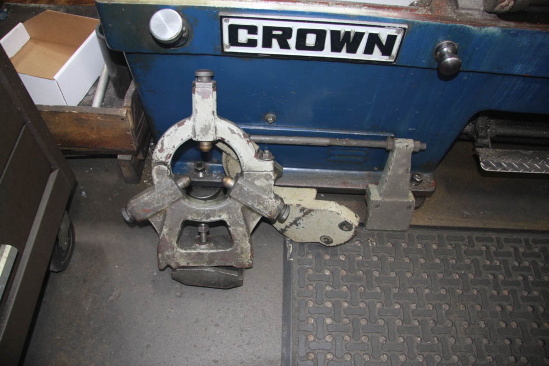 17" X 40" CROWN 2/1000 GAP BED LATHE, APPROXIMATELY L24" THRU GAP, TAPER ATTACHMENT, INCH / METRIC - Image 2 of 7