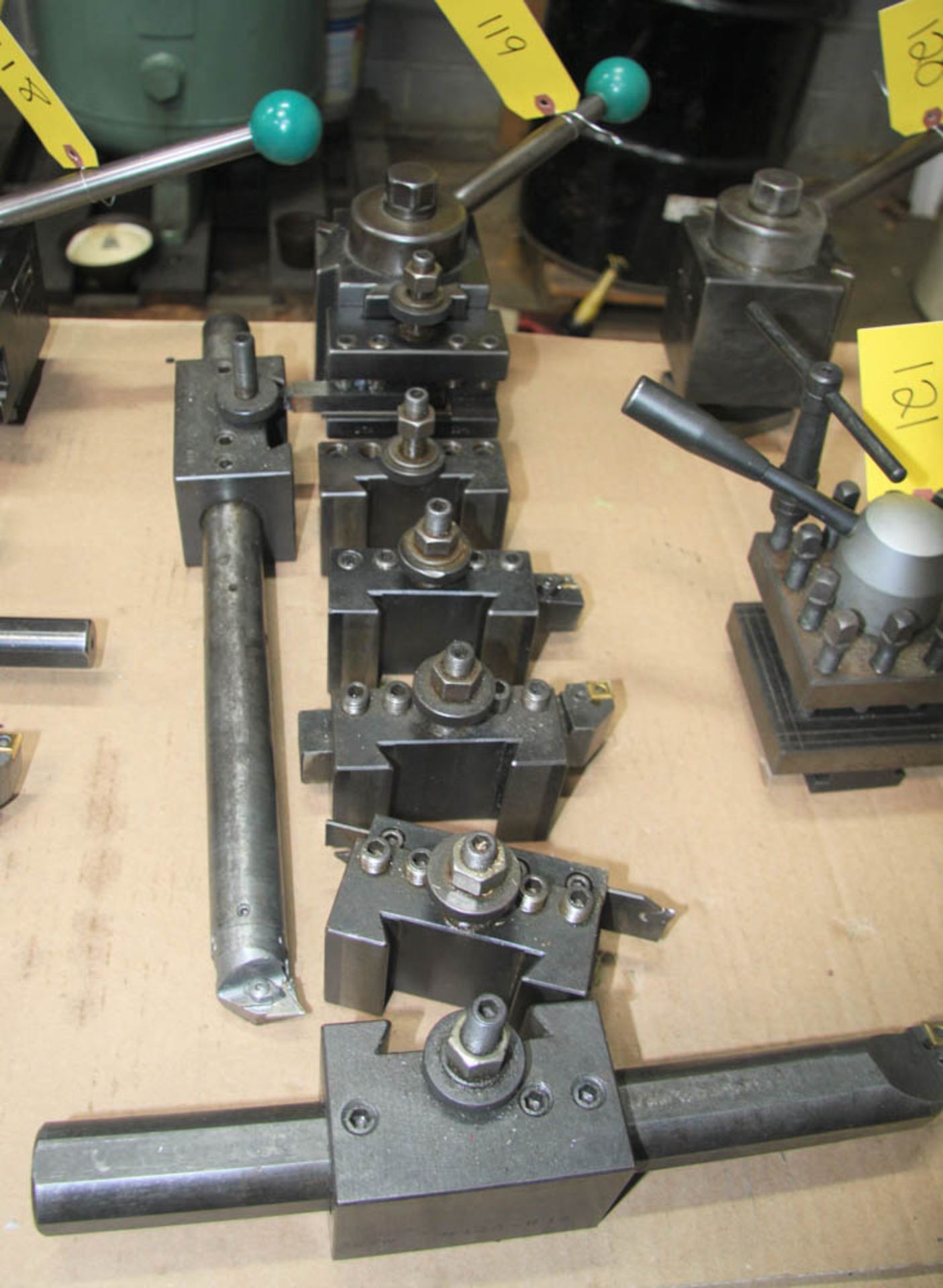 DTM TYPE 100 TOOL POST, WITH HOLDERS