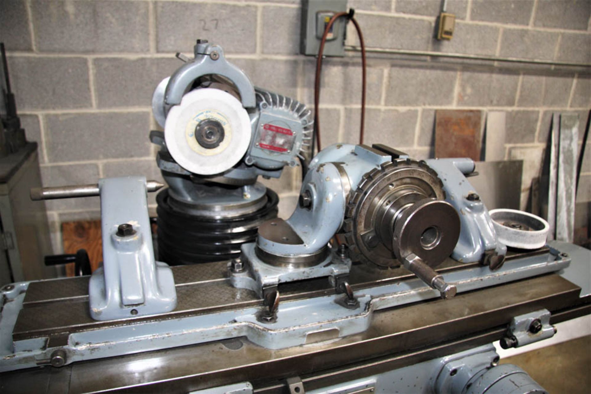 LeBLOND MAKINO C40 TOOL & CUTTER GRINDER, TILTING MANUAL WORK HEAD, TAILSTOCK WITH ASSORTED TOOLING, - Image 3 of 7