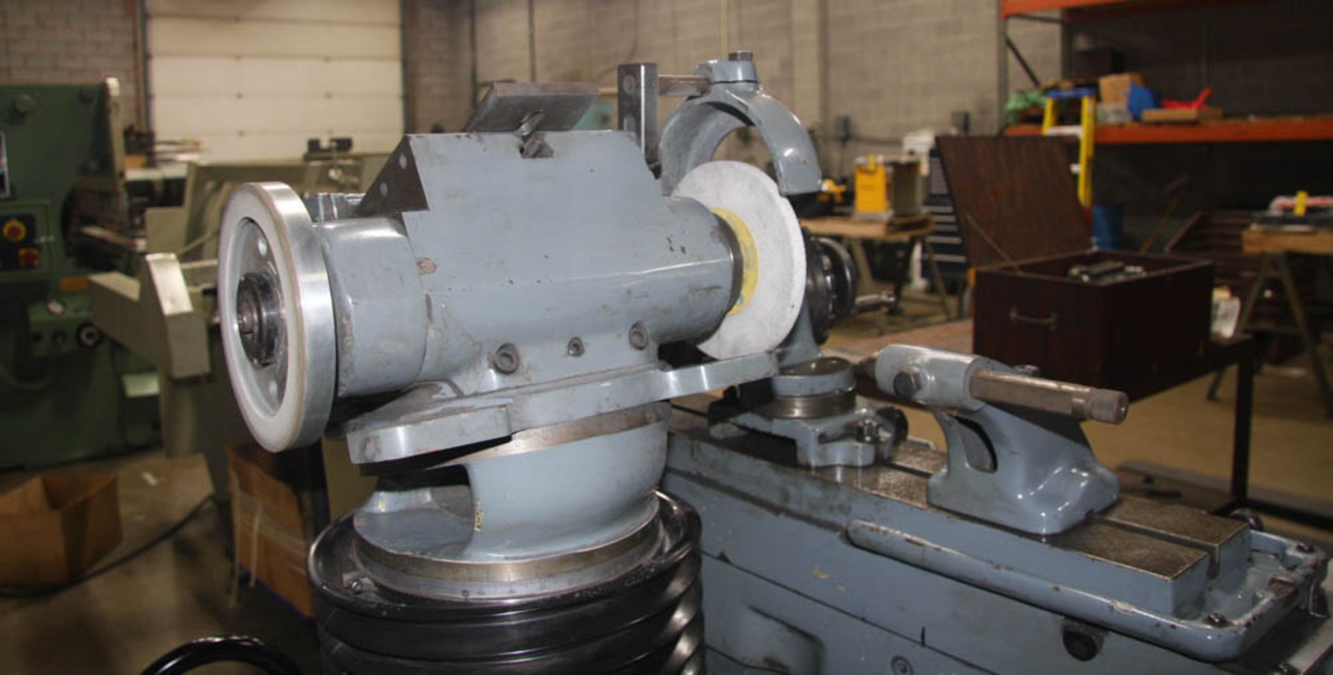 LeBLOND MAKINO C40 TOOL & CUTTER GRINDER, TILTING MANUAL WORK HEAD, TAILSTOCK WITH ASSORTED TOOLING, - Image 6 of 7