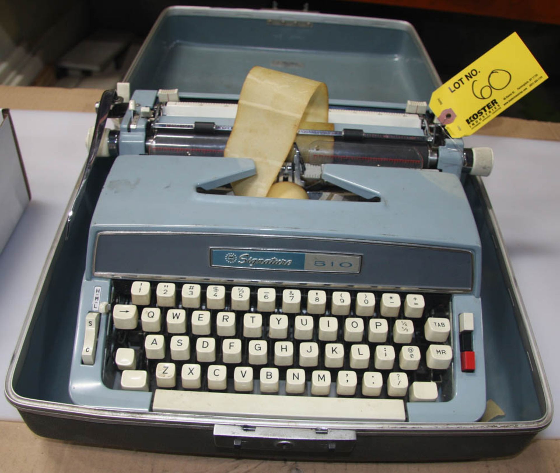 SIGNATURE 510 TYPEWRITER