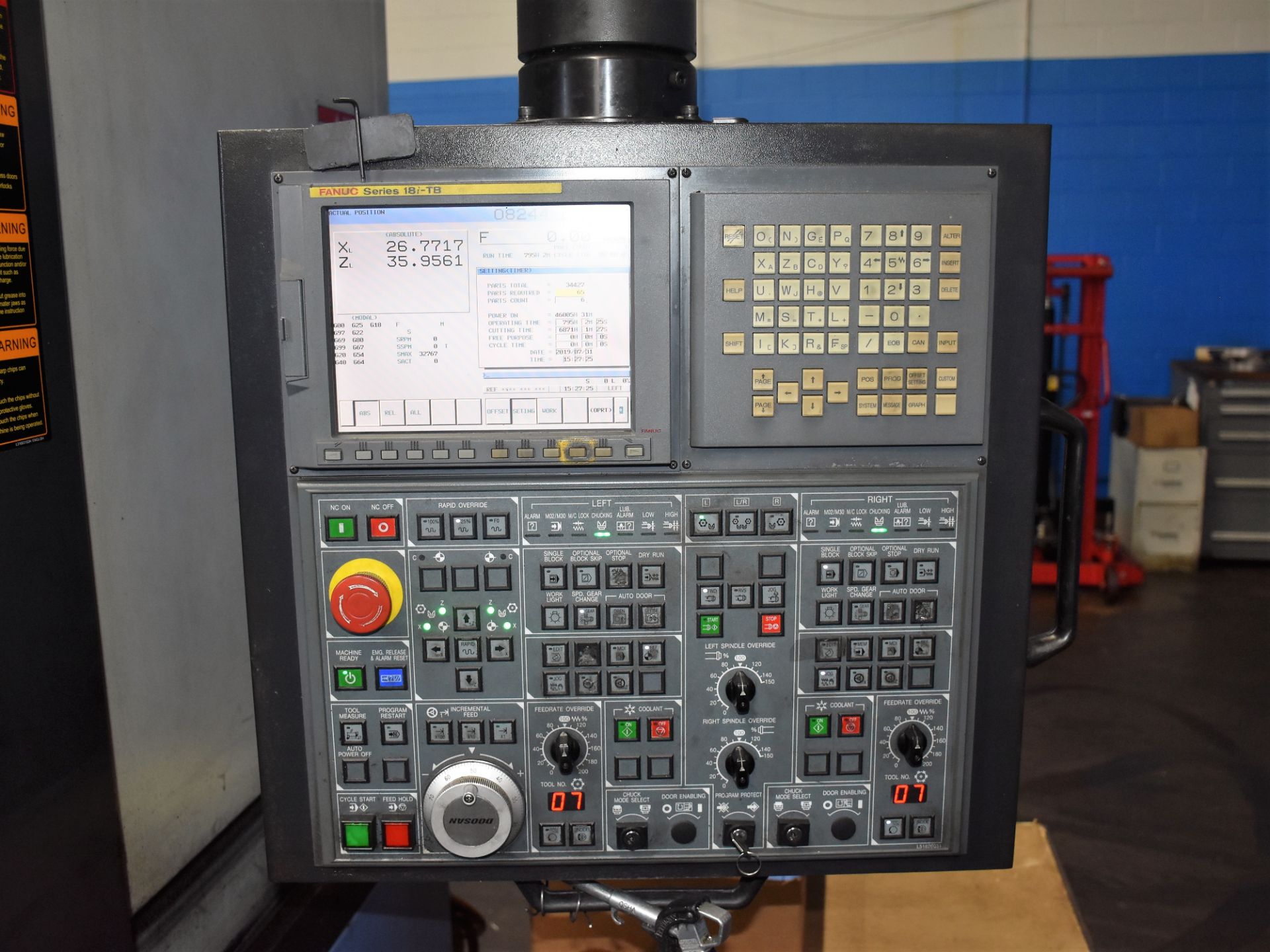 DOOSAN PUMA V550-2SP TWIN SPINDLE CNC VERTICAL TURNING CENTER, WITH FANUC SERIES 18i-TB CNC CONTROLS - Image 3 of 10