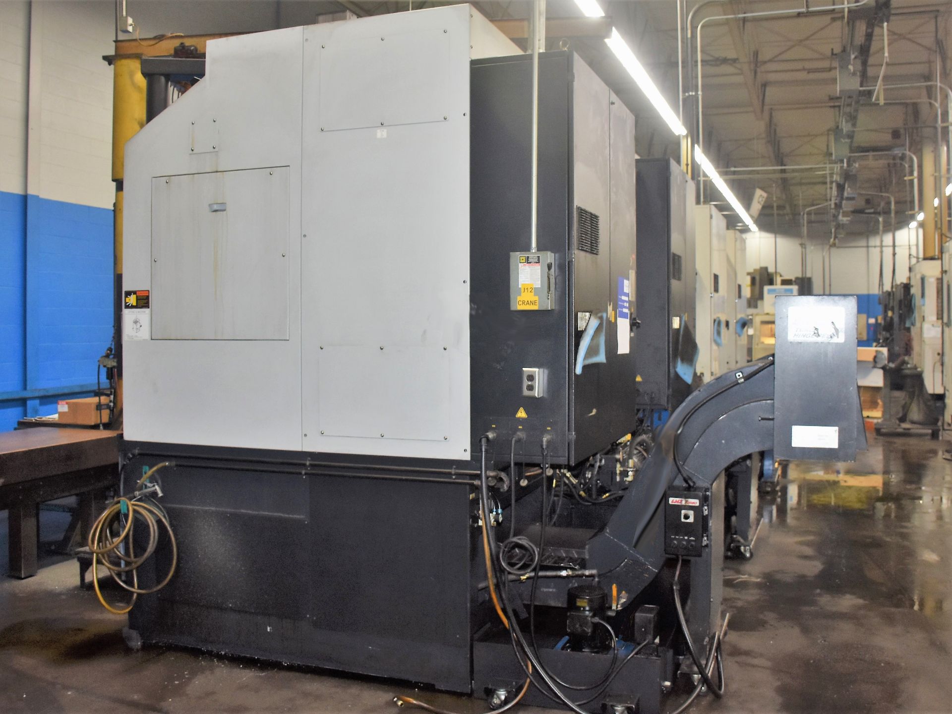 DOOSAN PUMA V550-2SP TWIN SPINDLE CNC VERTICAL TURNING CENTER, WITH FANUC SERIES 18i-TB CNC CONTROLS - Image 2 of 10
