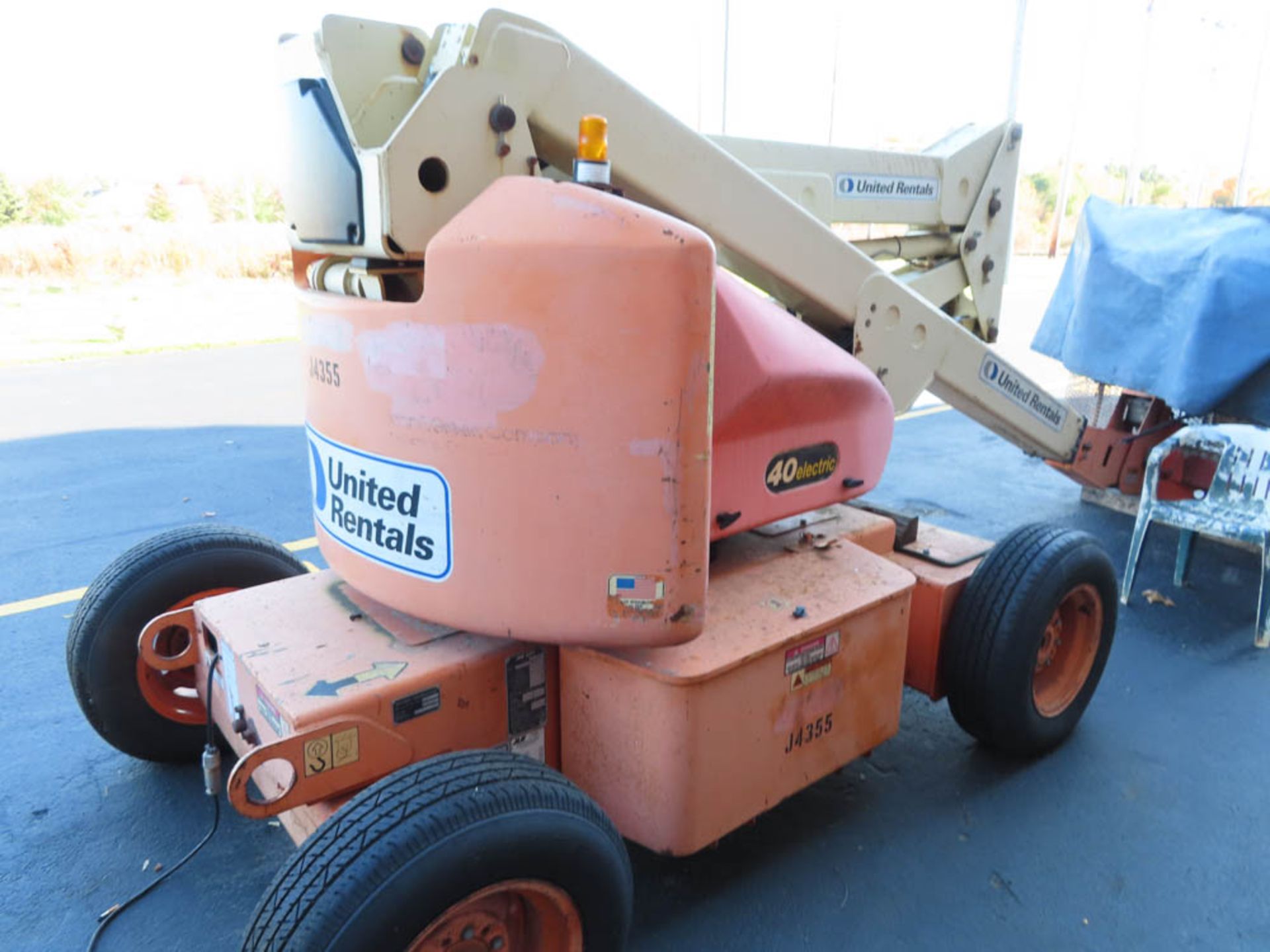 JLG 40 ELECTRIC TELESCOPING BOOM LIFT, 500# CAPACITY PLATFORM, 40' REACH, S/N: 0300024355 - Image 2 of 3