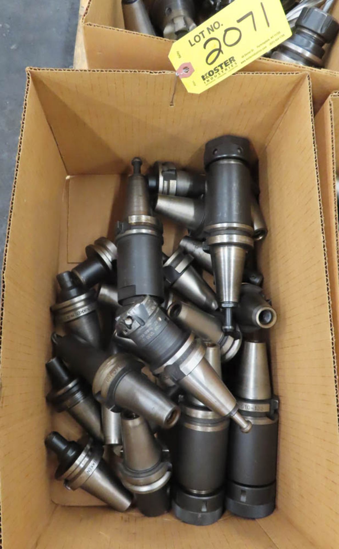 LOT OF ASSORTED BT 40T TOOL HOLDERS