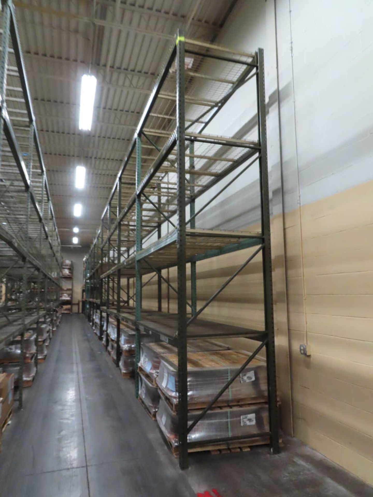 ROW OF TEAR DROP TYPE PALLET RACKING, INCLUDING: [18] UPRIGHTS, [56] CROSS RAILS, WIRE MESH TRAYS ( - Image 2 of 2