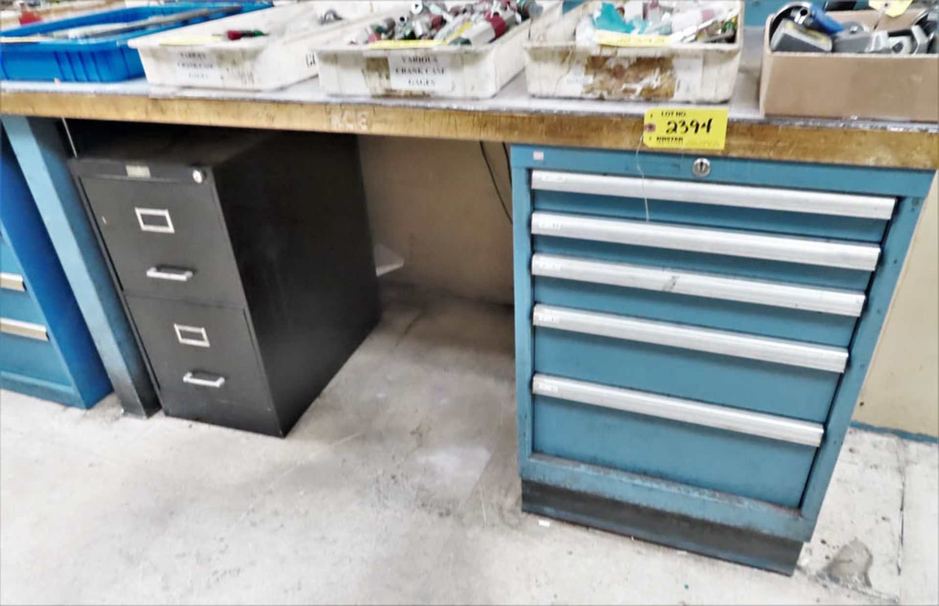 5-DRAWER TOOL CABINET WITH WOOD TOP WORK BENCH