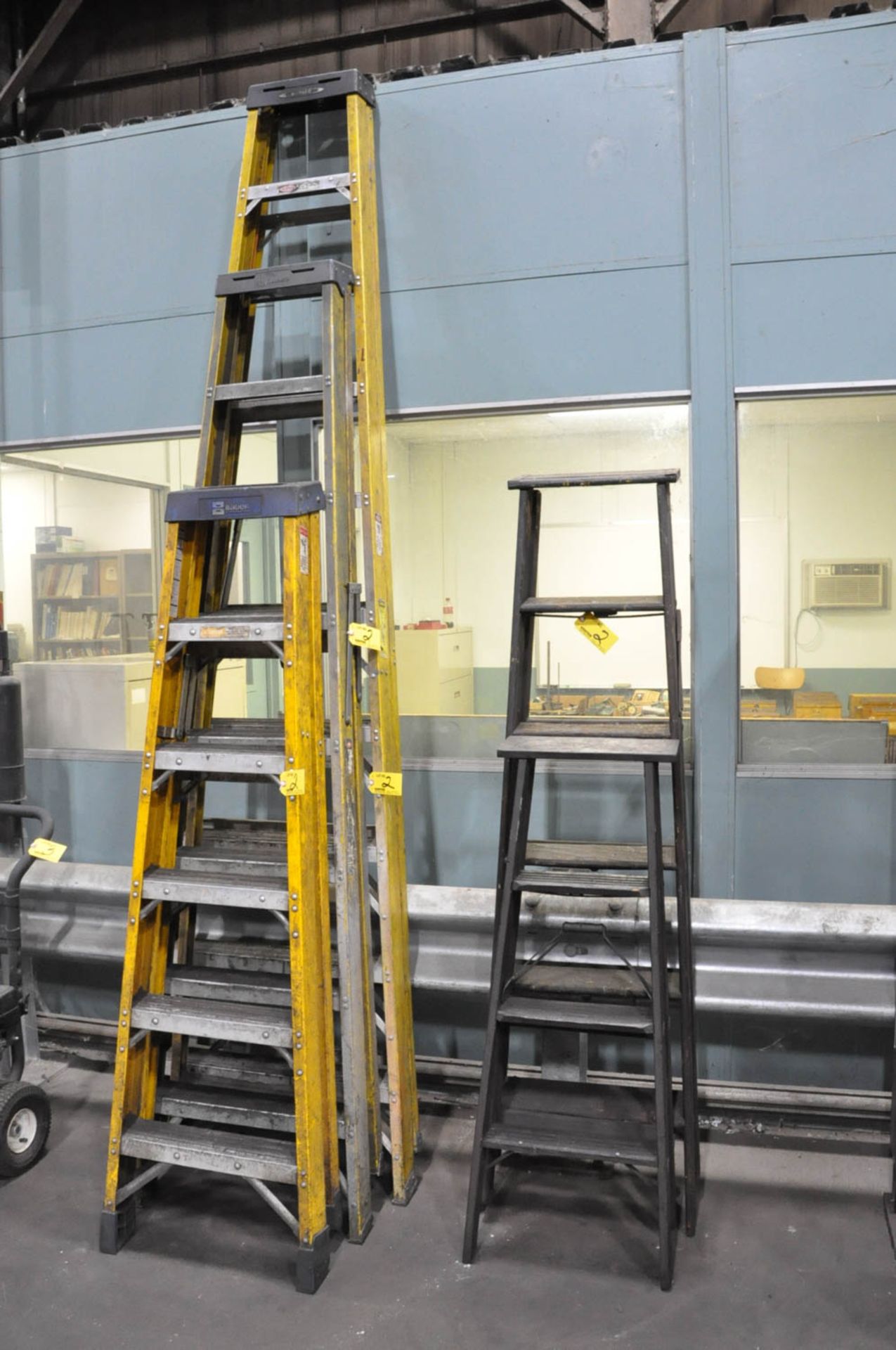 (1) 6', (1) 8' AND (1) 10' FIBERGLASS STEP LADDERS WITH (1) 6' AND (1) 4' WOOD STEP LADDERS, (TOOL