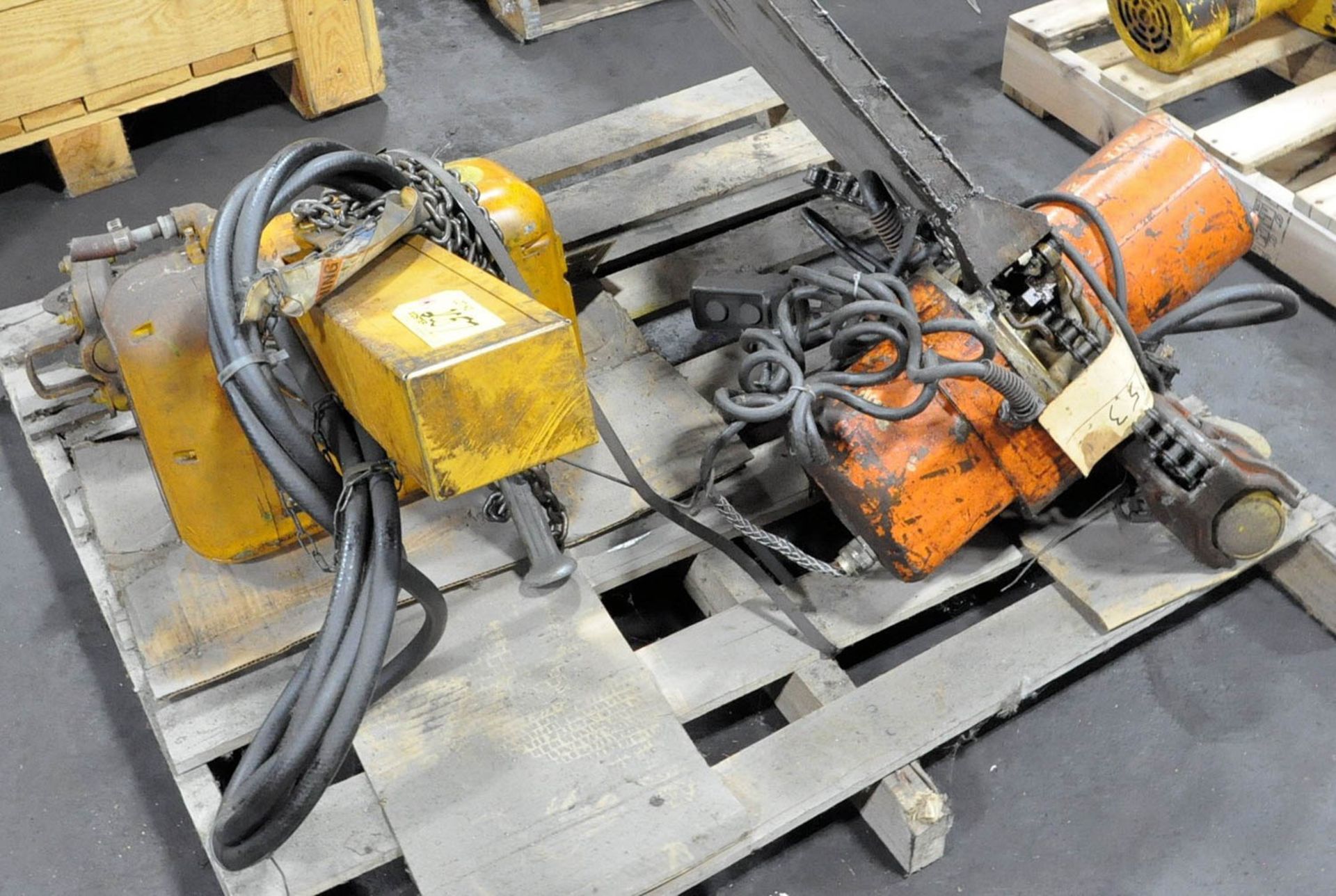 (1) INGERSOLL-RAND 1-TON PNEUMATIC HOIST & (1) YALE 2-TON CAPACITY ELECTRIC HOISTS ON (1) PALLET, (