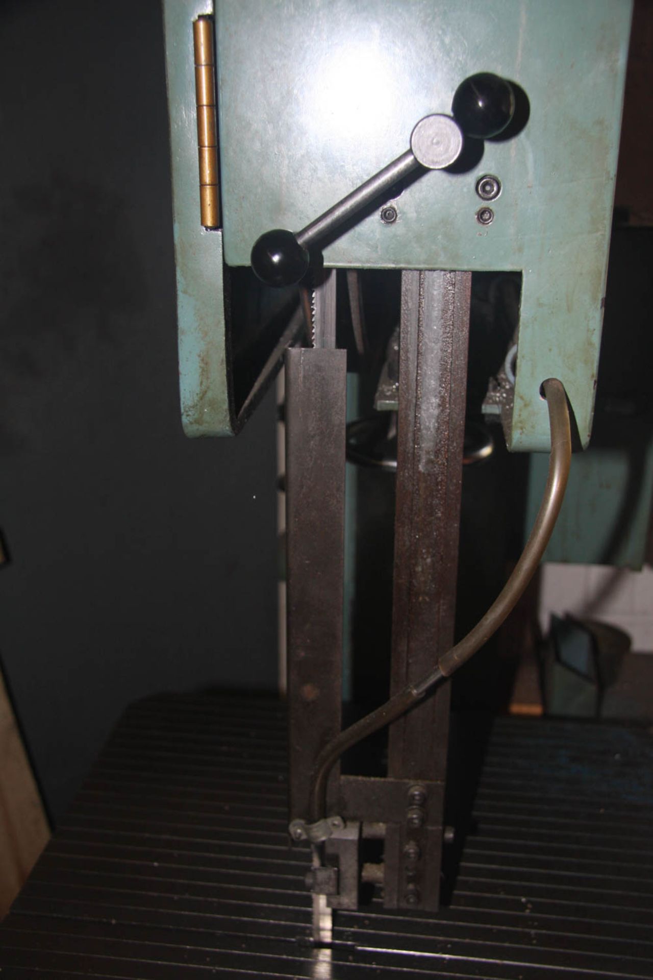 MSC MDL. DCM-4-951437 16" VERTICAL BANDSAW, VARI-SPEED, WITH 19-1/2" X 23-1/4" TILTING TABLE, BUTT - Image 6 of 6