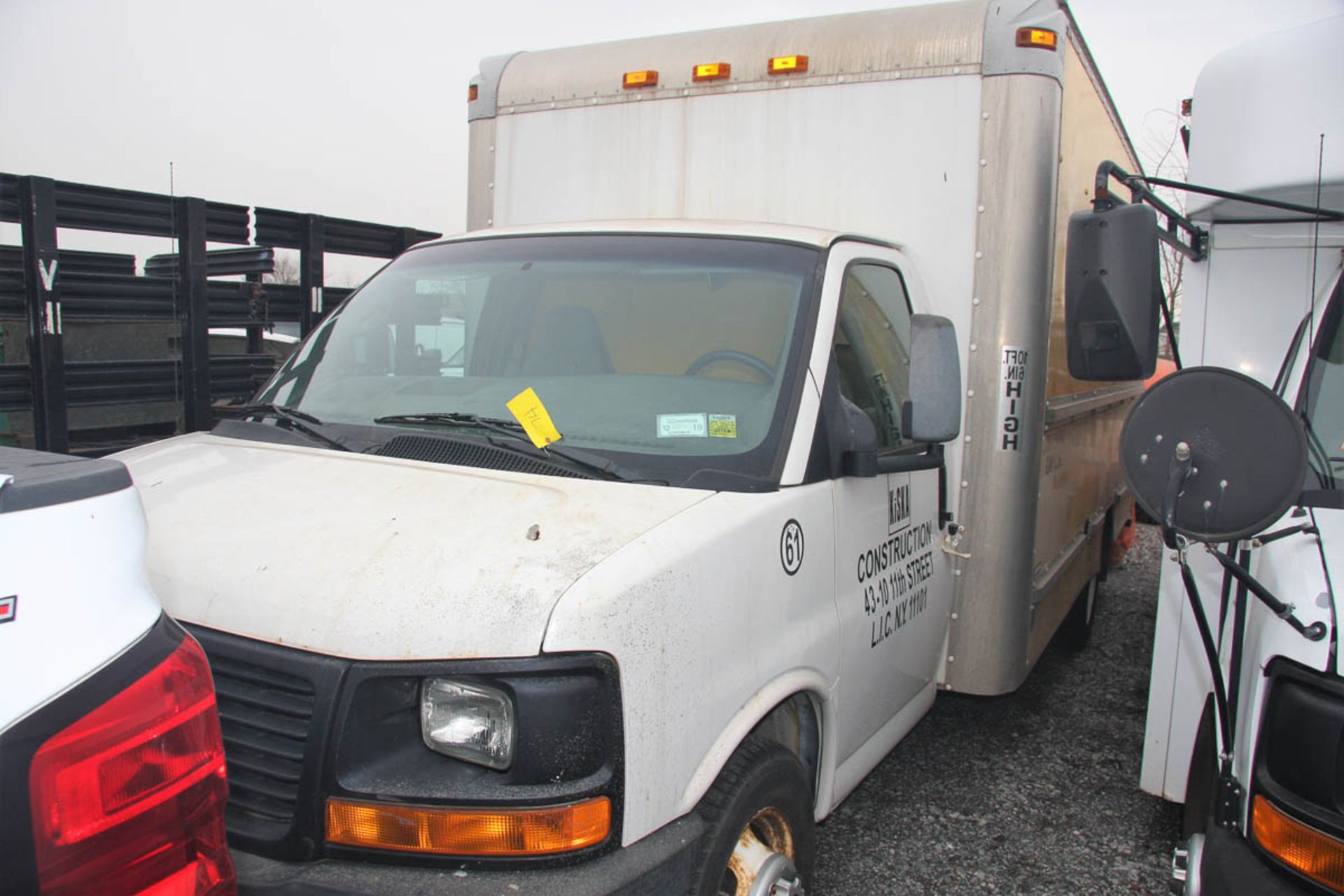 2008 GMC 15' BOX TRUCK, BUCKET SEATS, DUAL REAR TIRES, SLIDE OUT LOADING RAMP, ROLL-UP DOOR,