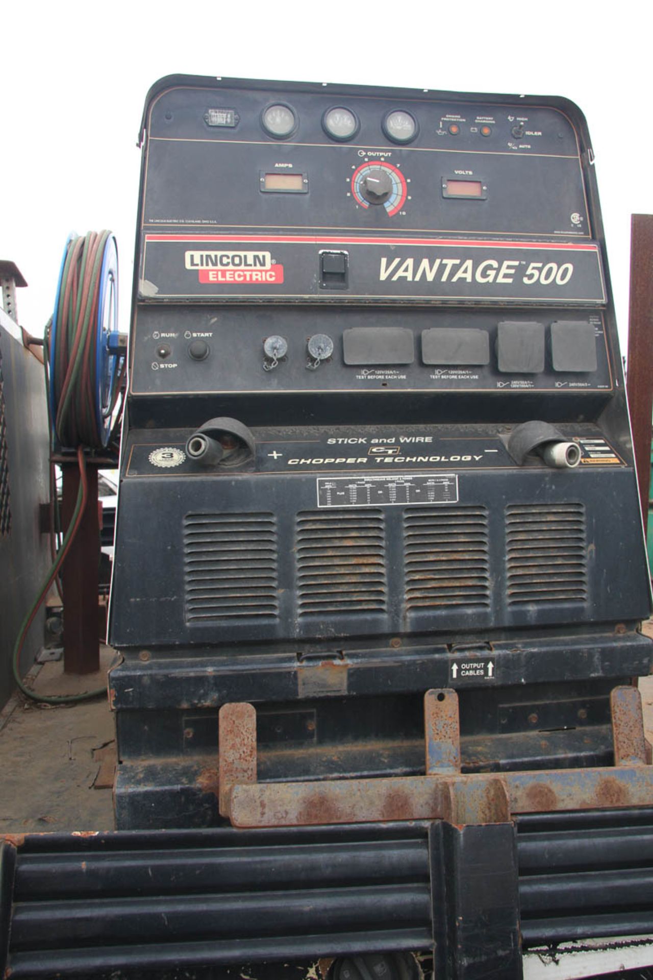 2007 GMC 3500HD 12' STAKE BODY TRUCK, AUTOMATIC, APPROXIMATELY 20,011 MILES, VIN: GDJC34K17E585253 - Image 17 of 19