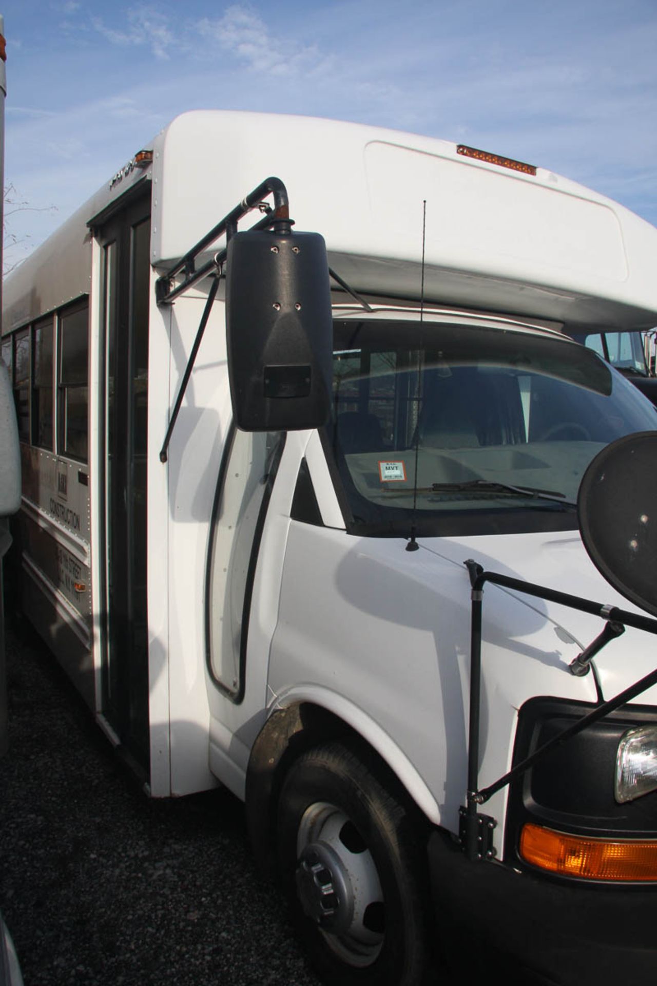 2009 CHEVY G4500 14-SEAT PASSENGER BUS, EMERGENCY REAR EXIT, APPROXIMATELY 120,801 MILES, VIN: - Image 13 of 14