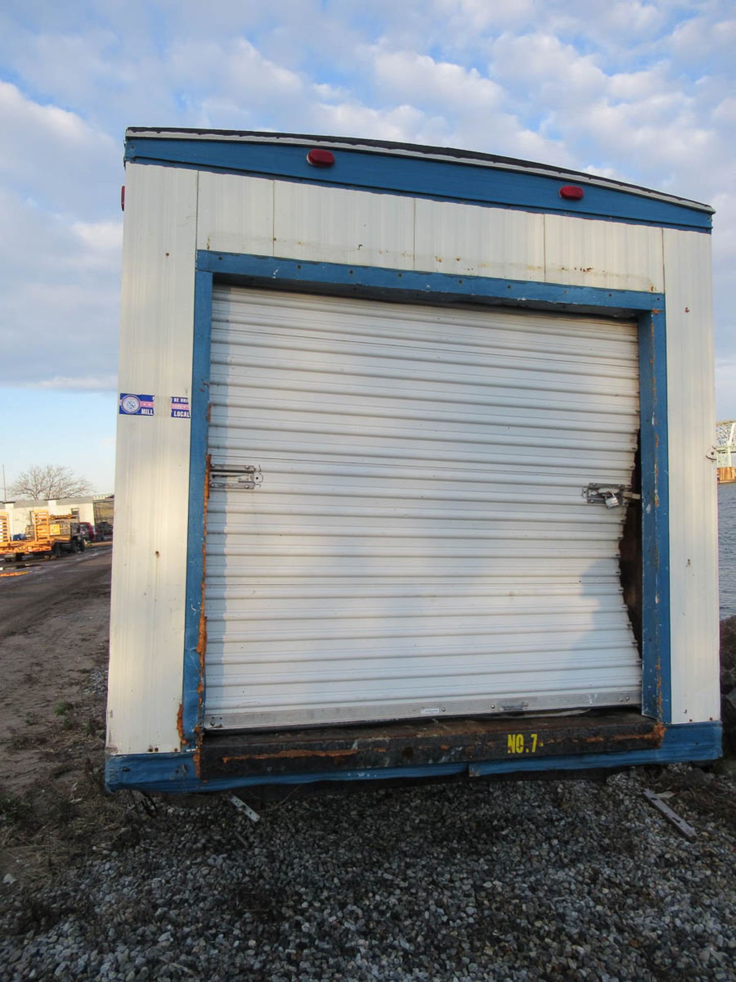 30' OFFICE TRAILER [LOCATED @ MARINE PARKWAY BRIDGE - QUEENS SIDE] - Image 5 of 8