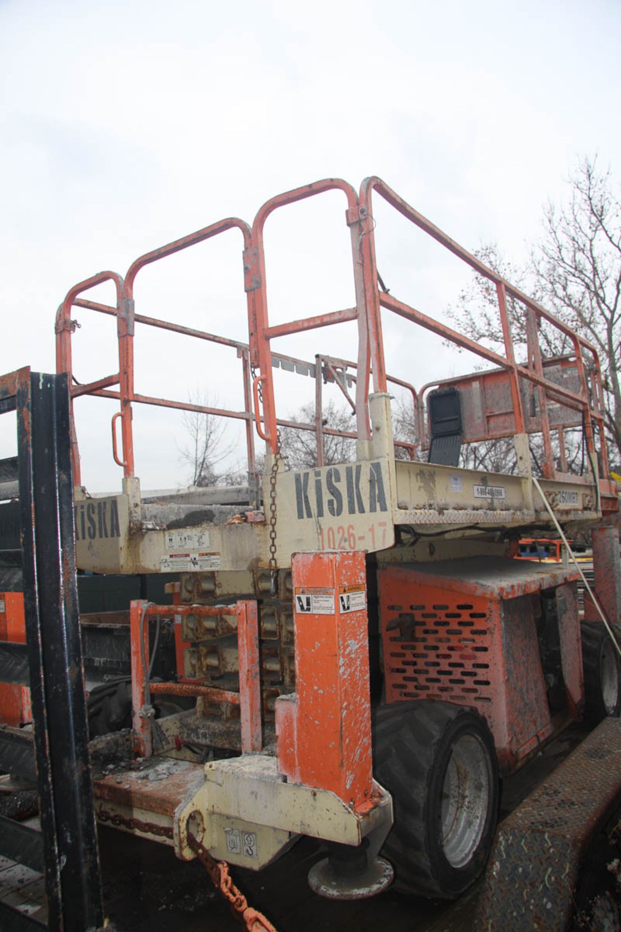 JLG 260MRT SCISSOR LIFT, 26' MAX PLATFORM HEIGHT, 1250# CAPACITY, APPROXIMATELY 2830 HOURS, S/N: N/A