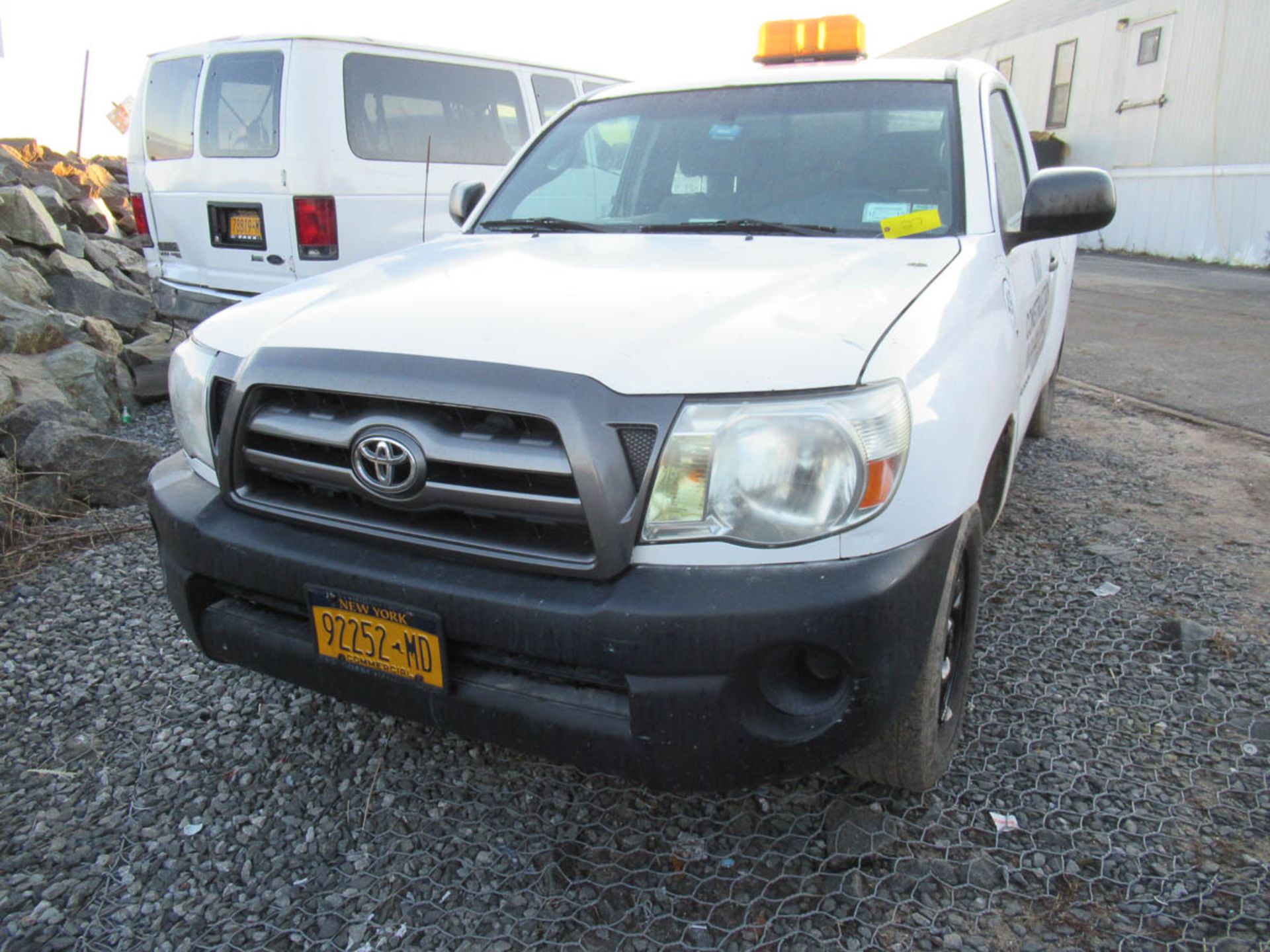 2009 TOYOTA TACOMA PICKUP TRUCK, AUTOMATIC, APPROXIMATELY 105,784 MILES, VIN: 5TENX22N49Z649528 (#4 - Image 3 of 7