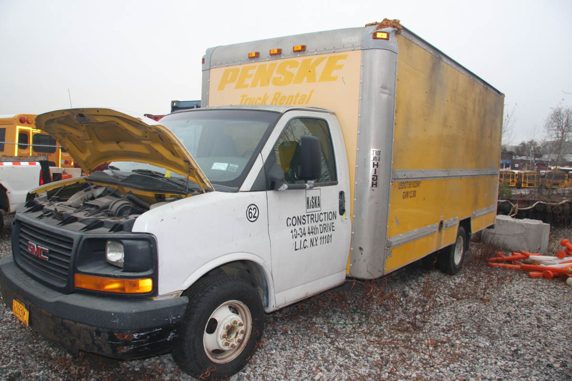 2008 GMC 15' BOX TRUCK, MORGAN BOX BODY, DUAL REAR WHEELS, SLIDE-OUT LOADING RAMP, APPROXIMATELY