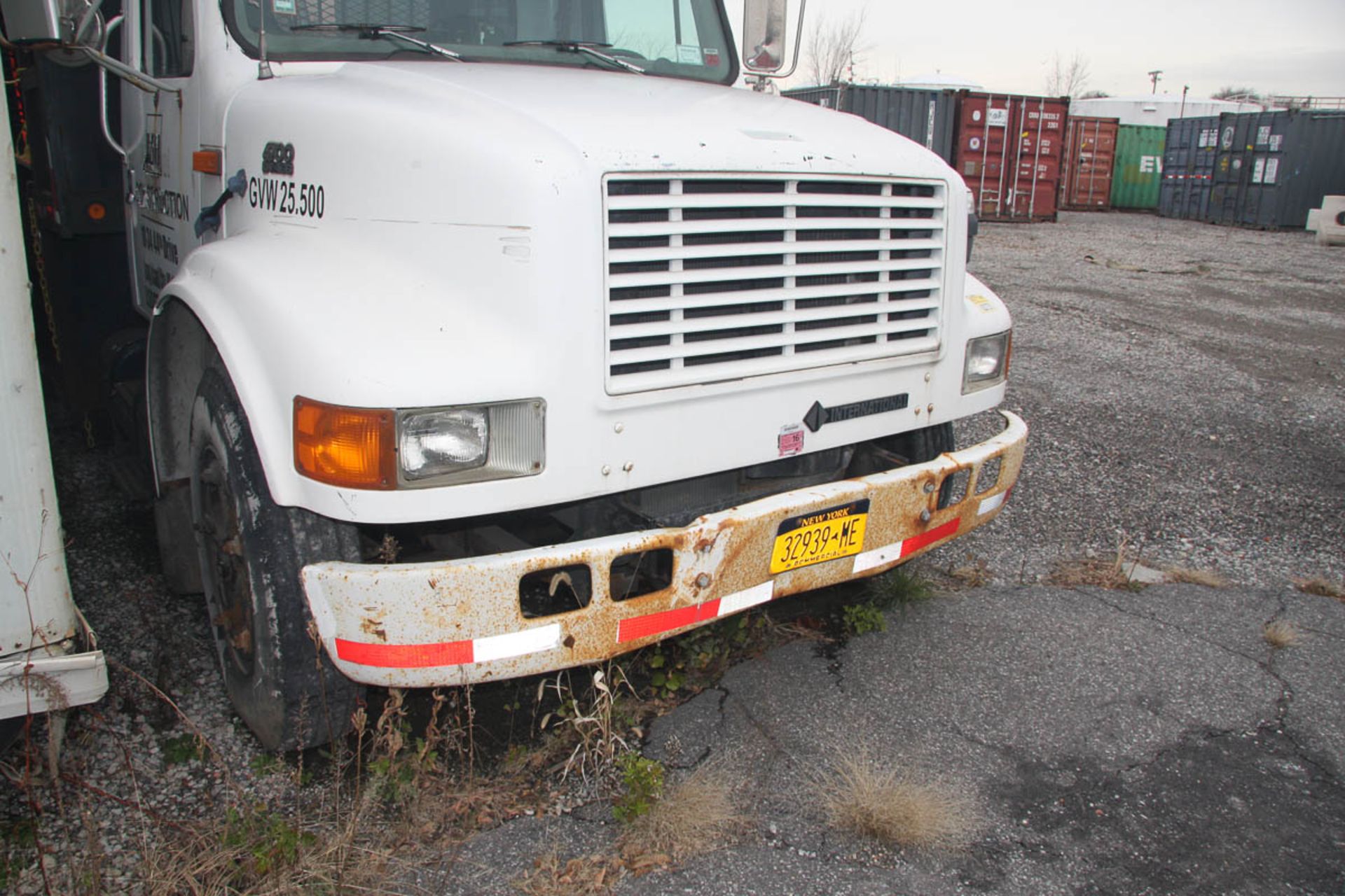 1996 INTERNATIONAL 4700X2 ATTENUATOR TRUCK, 16' STEEL DECK, APPROXIMATELY 67,410 MILES, RENCO "RAMC - Image 15 of 19