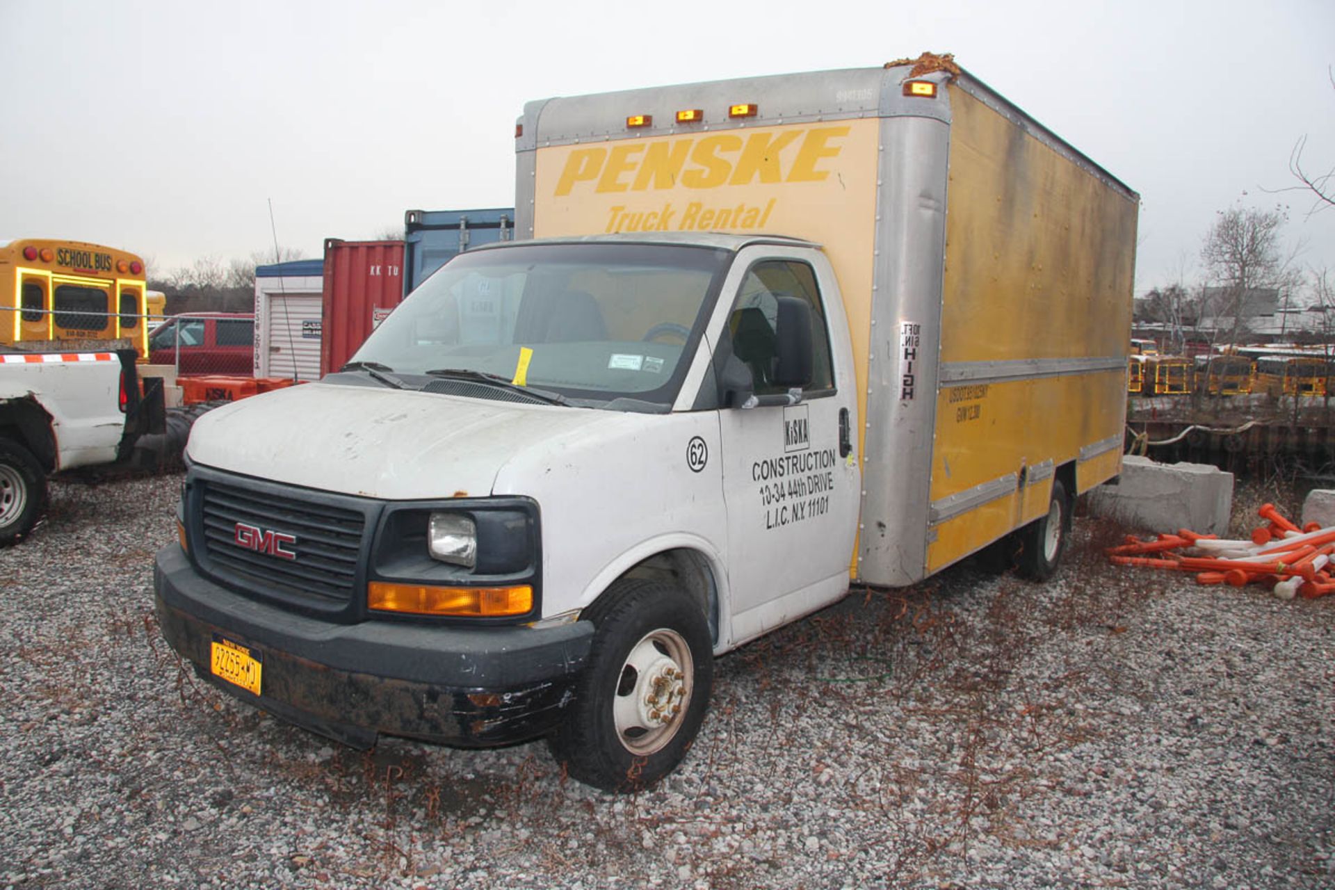 2008 GMC 15' BOX TRUCK, MORGAN BOX BODY, DUAL REAR WHEELS, SLIDE-OUT LOADING RAMP, APPROXIMATELY - Image 5 of 15