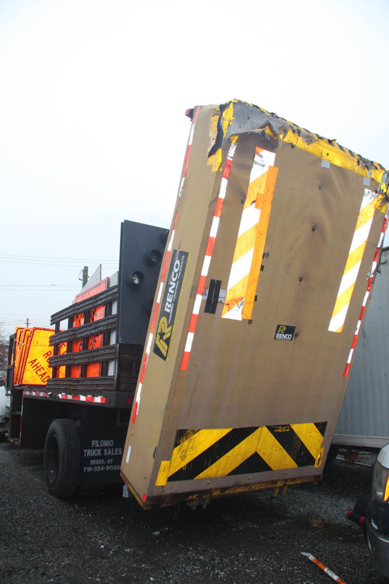 1996 INTERNATIONAL 4700X2 ATTENUATOR TRUCK, 16' STEEL DECK, APPROXIMATELY 67,410 MILES, RENCO "RAMC - Image 10 of 19