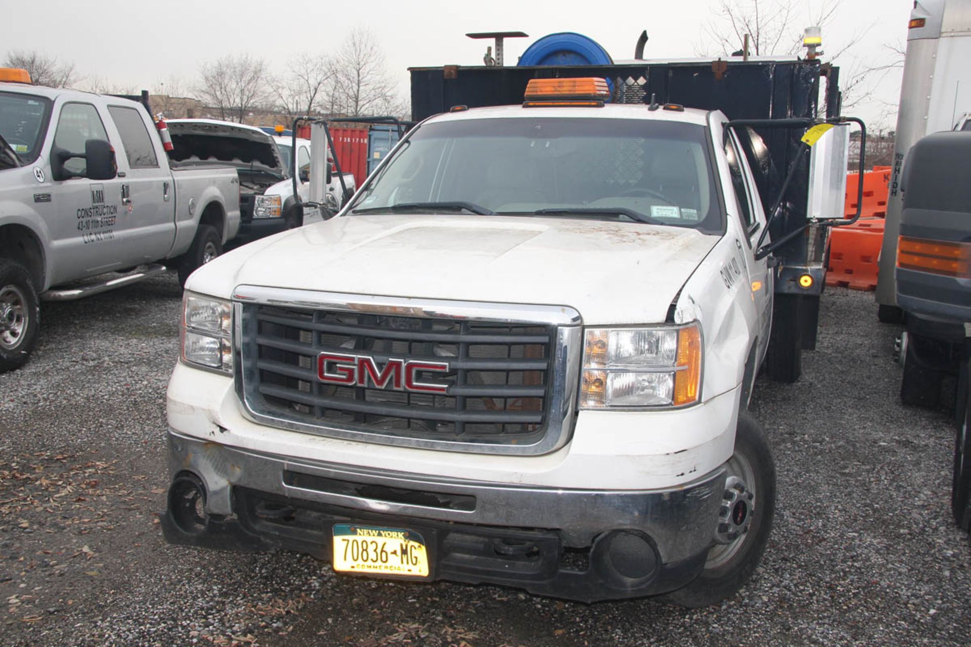 2007 GMC 3500HD 12' STAKE BODY TRUCK, AUTOMATIC, APPROXIMATELY 20,011 MILES, VIN: GDJC34K17E585253