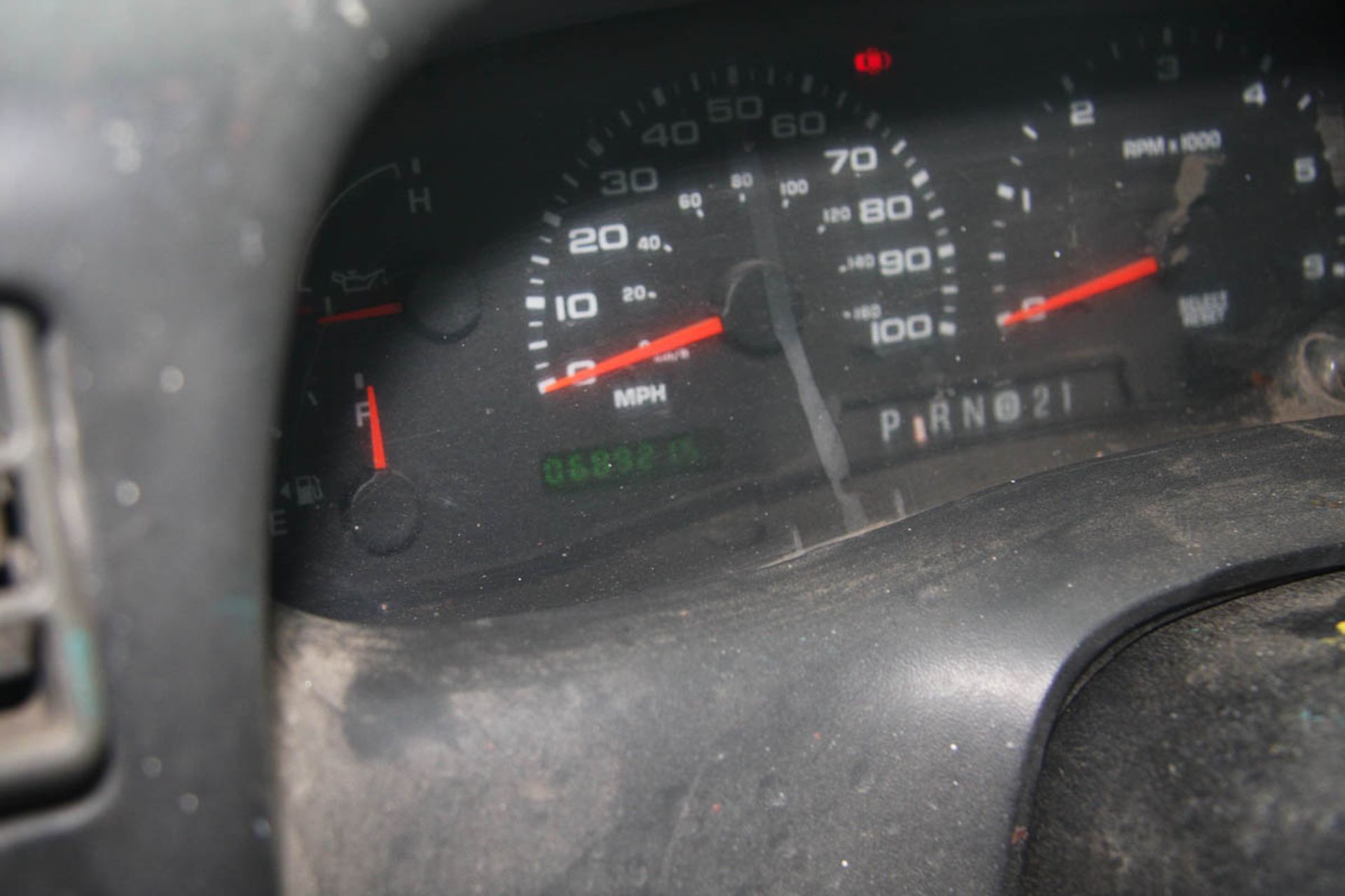 2002 FORD F-350 XL SUPER DUTY UTILITY TRUCK, AUTOMATIC, WITH 68,921 APPROXIMATE MILES, TRITON 5. - Image 5 of 10