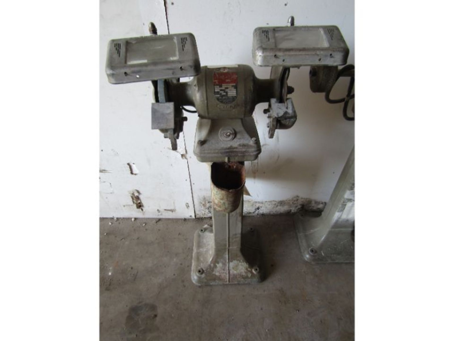 Delta 1/2HP Pedestal Grinder