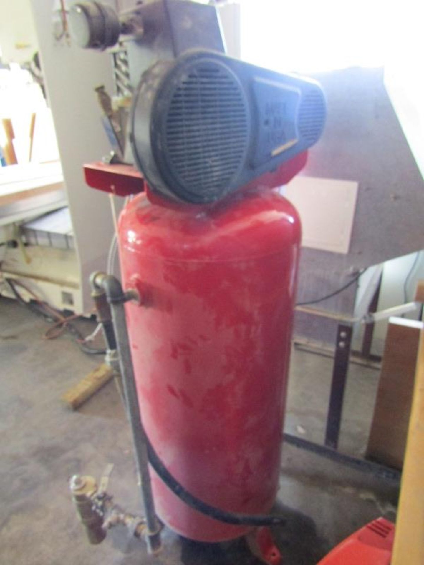 Huskey 60 Gallon Air Compressor - Image 2 of 3