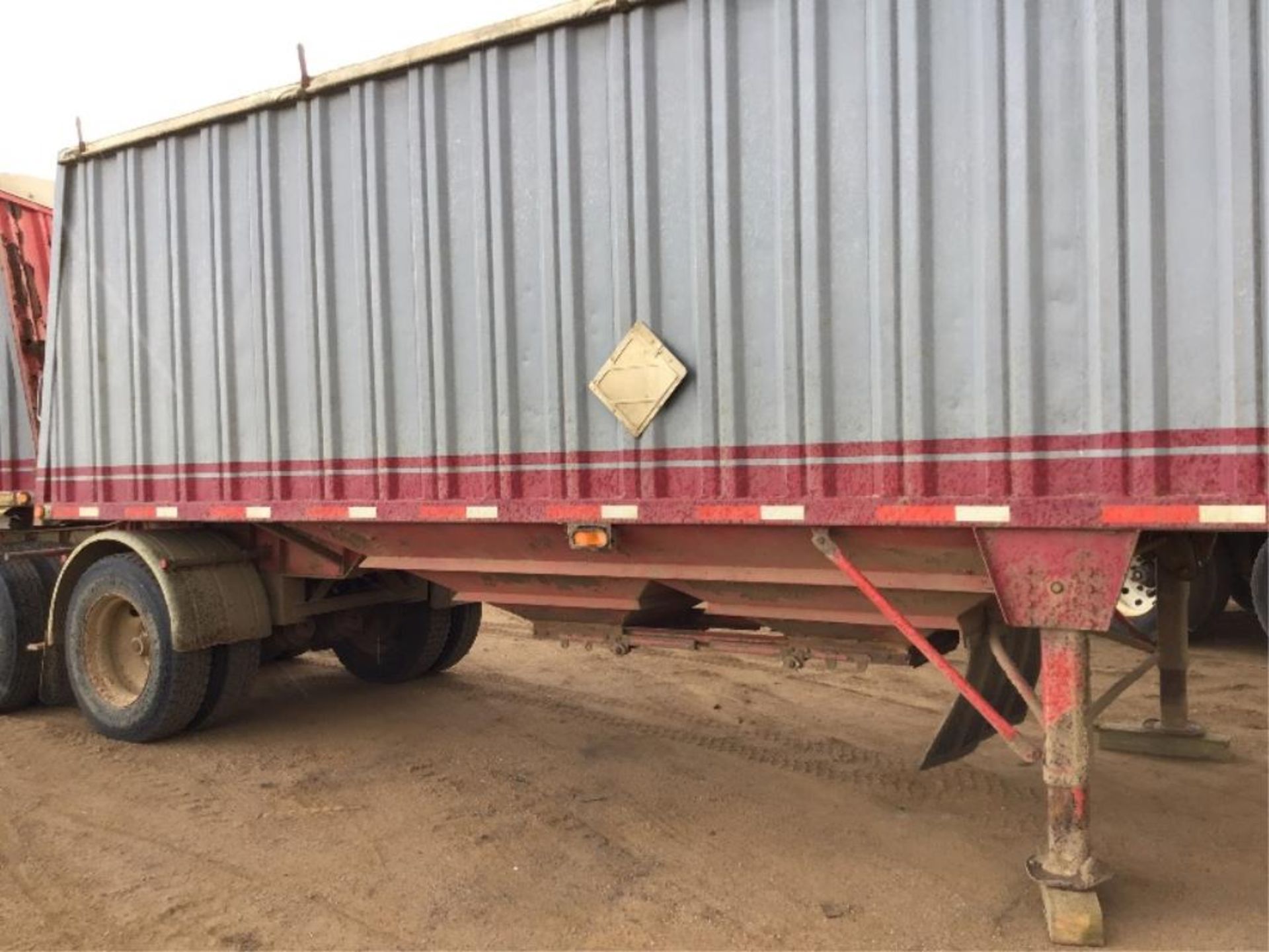 1995 Lode King Super-B Grain Trailers - Image 2 of 11