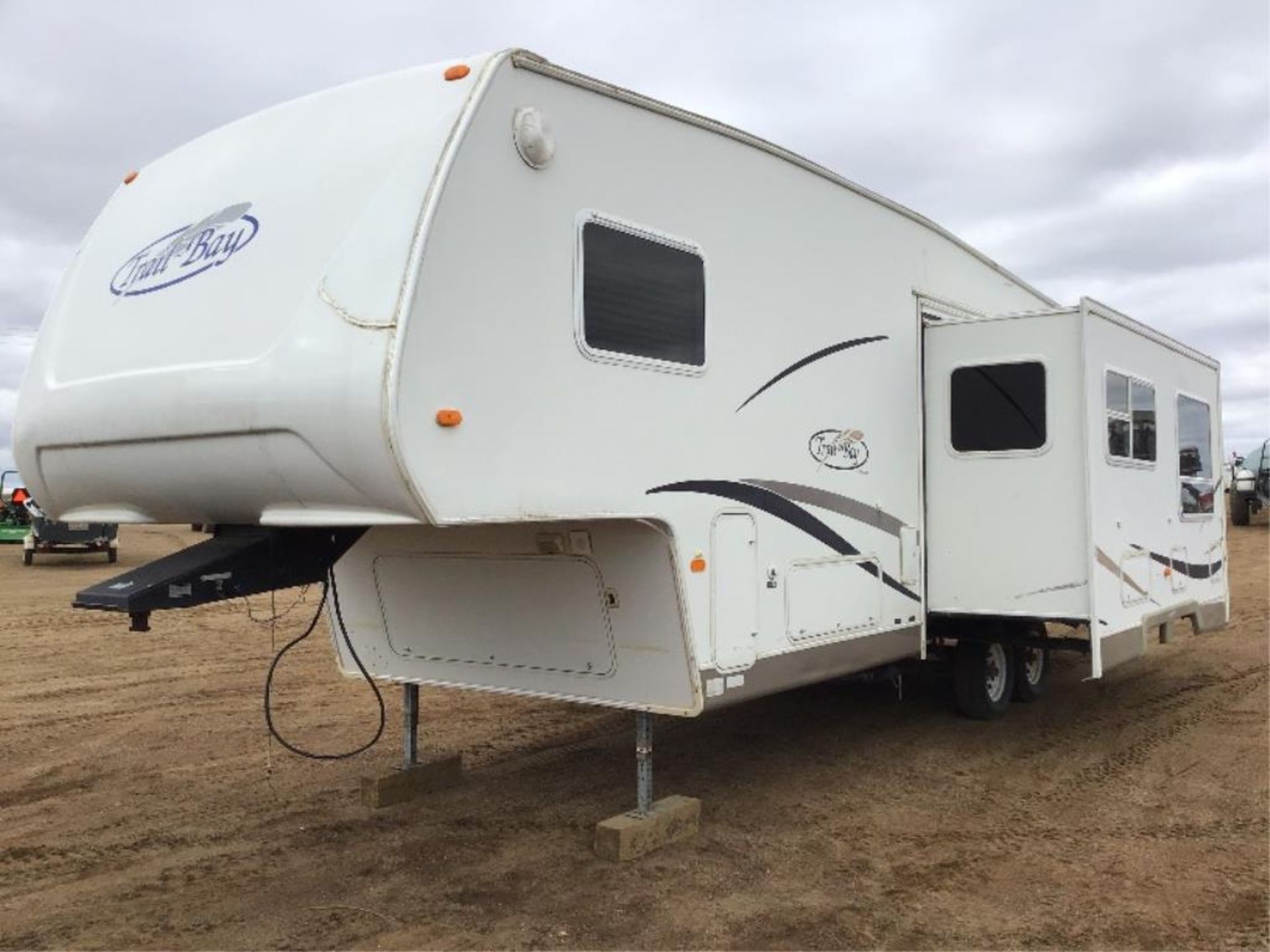 2004 Trail-Bay 529BHSS 5th Wheel Holiday Trailer