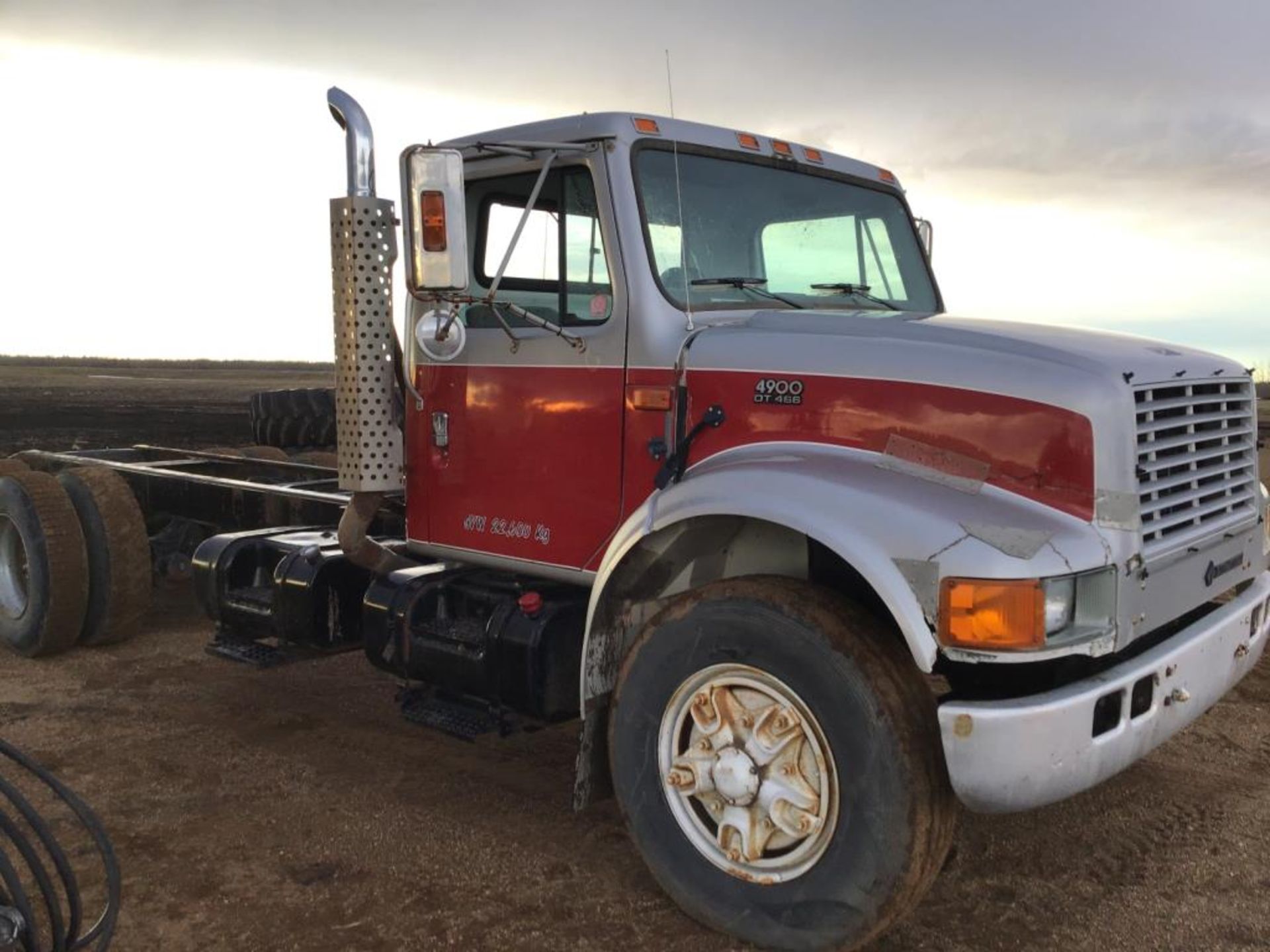 1991 IH 4900 T/A Cab & Chassis Truck Tractor - Image 2 of 12