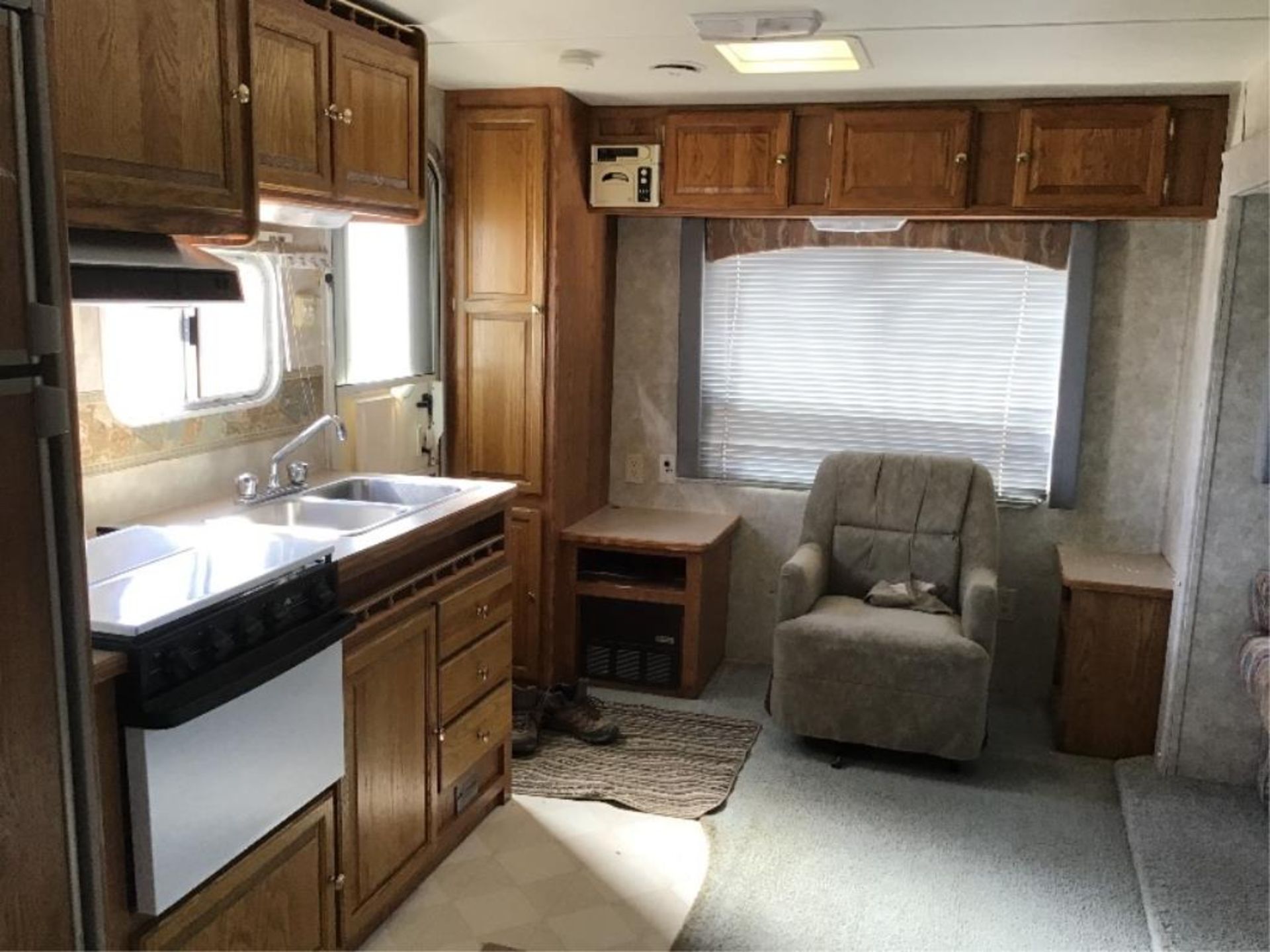 2000 Trail Harbor 524RLS 26ft 5th Wheel Holiday Tr - Image 10 of 10