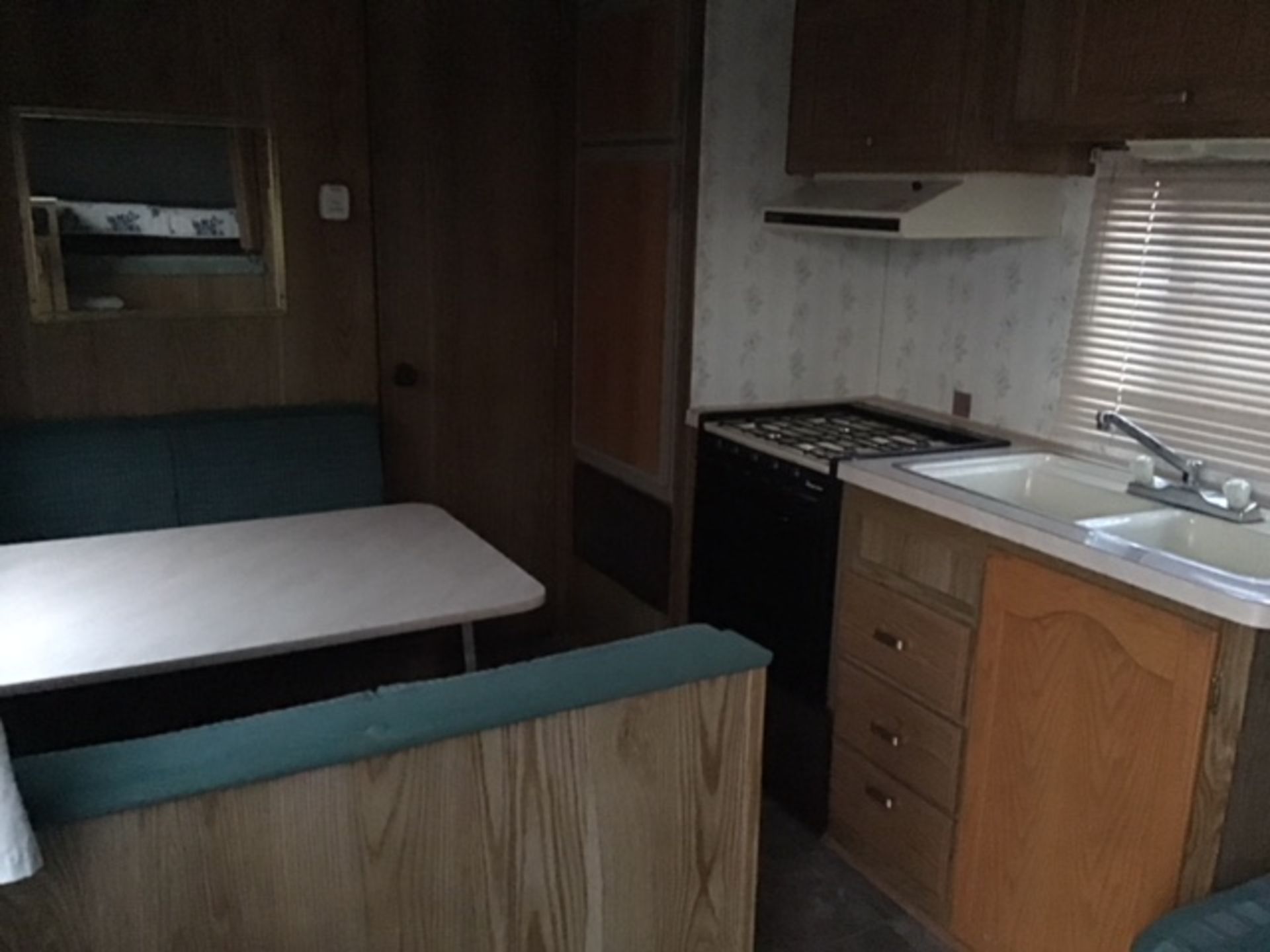 1991 Terry Resort by Fleetwood 5th Wheel Trailer - Image 5 of 6