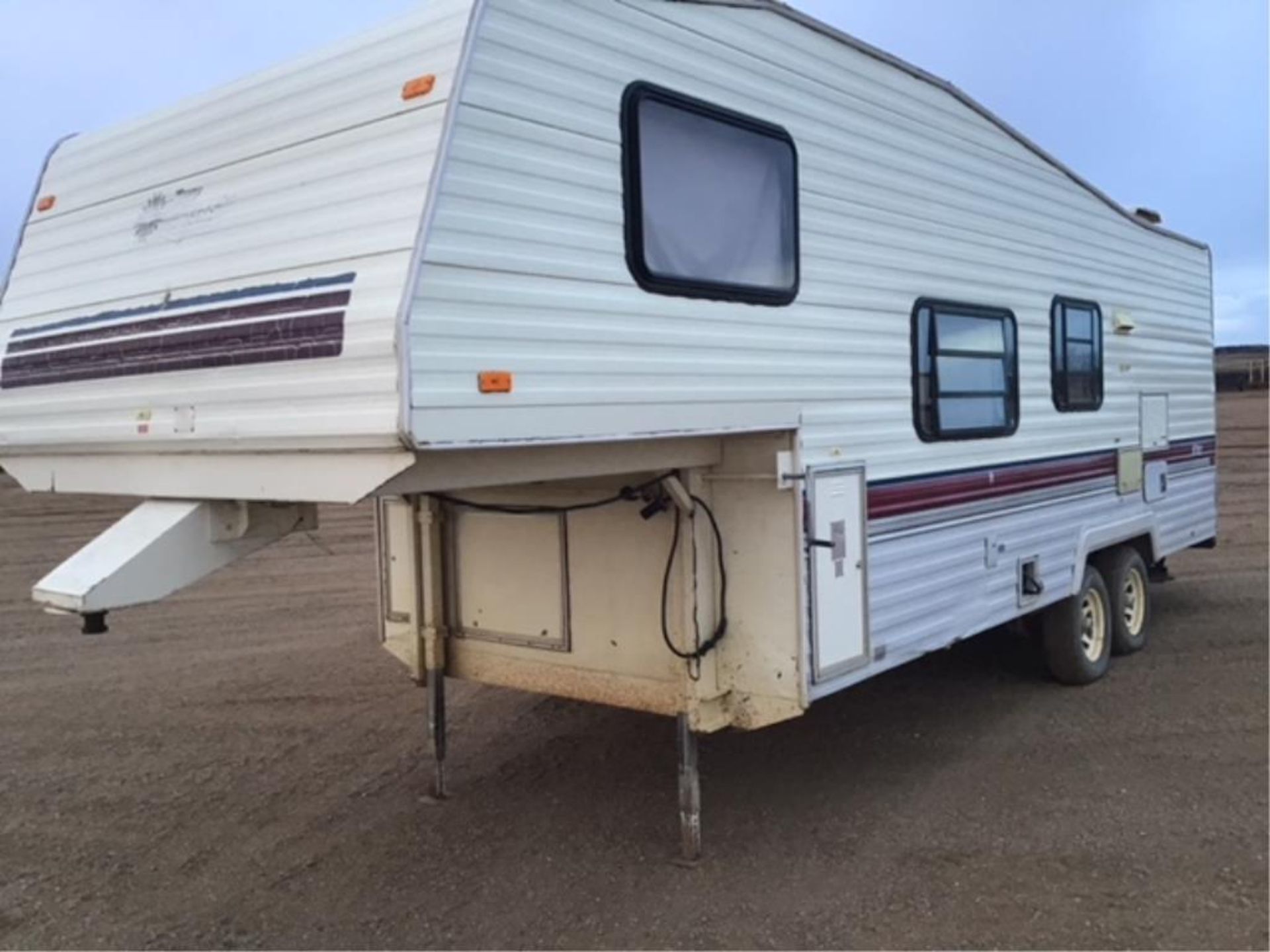 1991 Terry Resort by Fleetwood 5th Wheel Trailer - Image 2 of 6